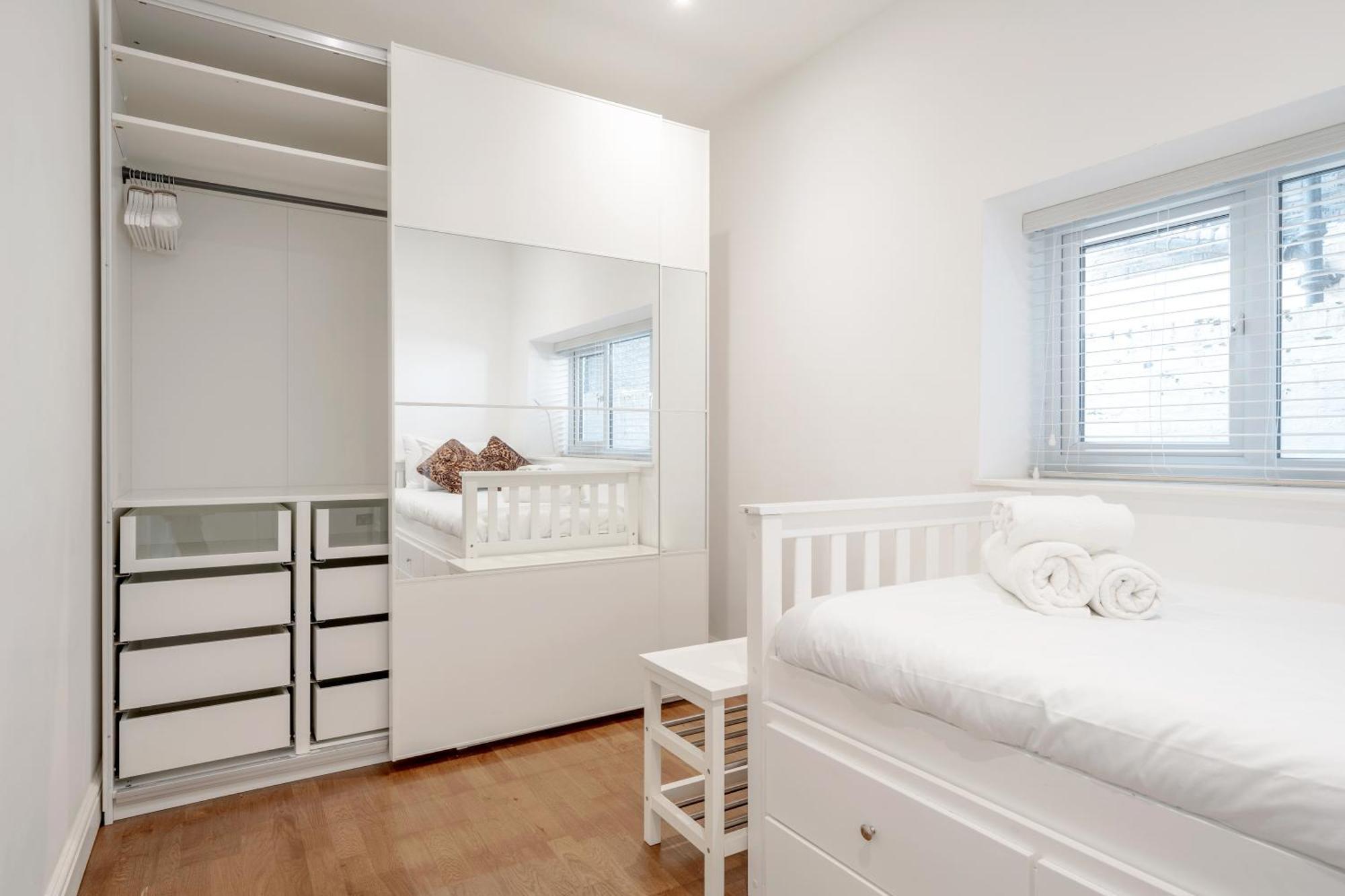Maida Vale Gem By Little Venice With Stunning Garden Apartment London
