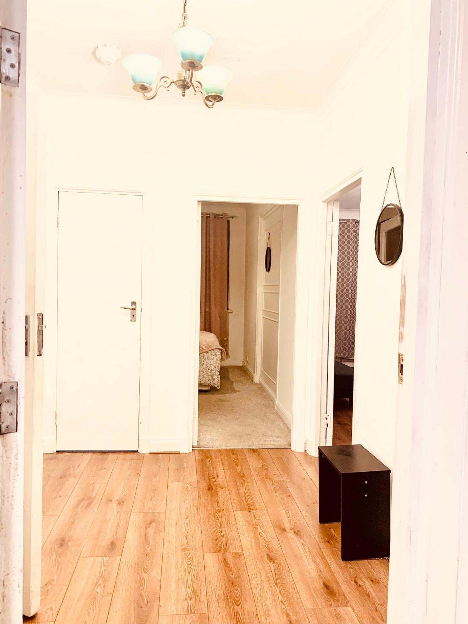 Apartment Cosy 2 Bedroom In Swiss Cottage. *
