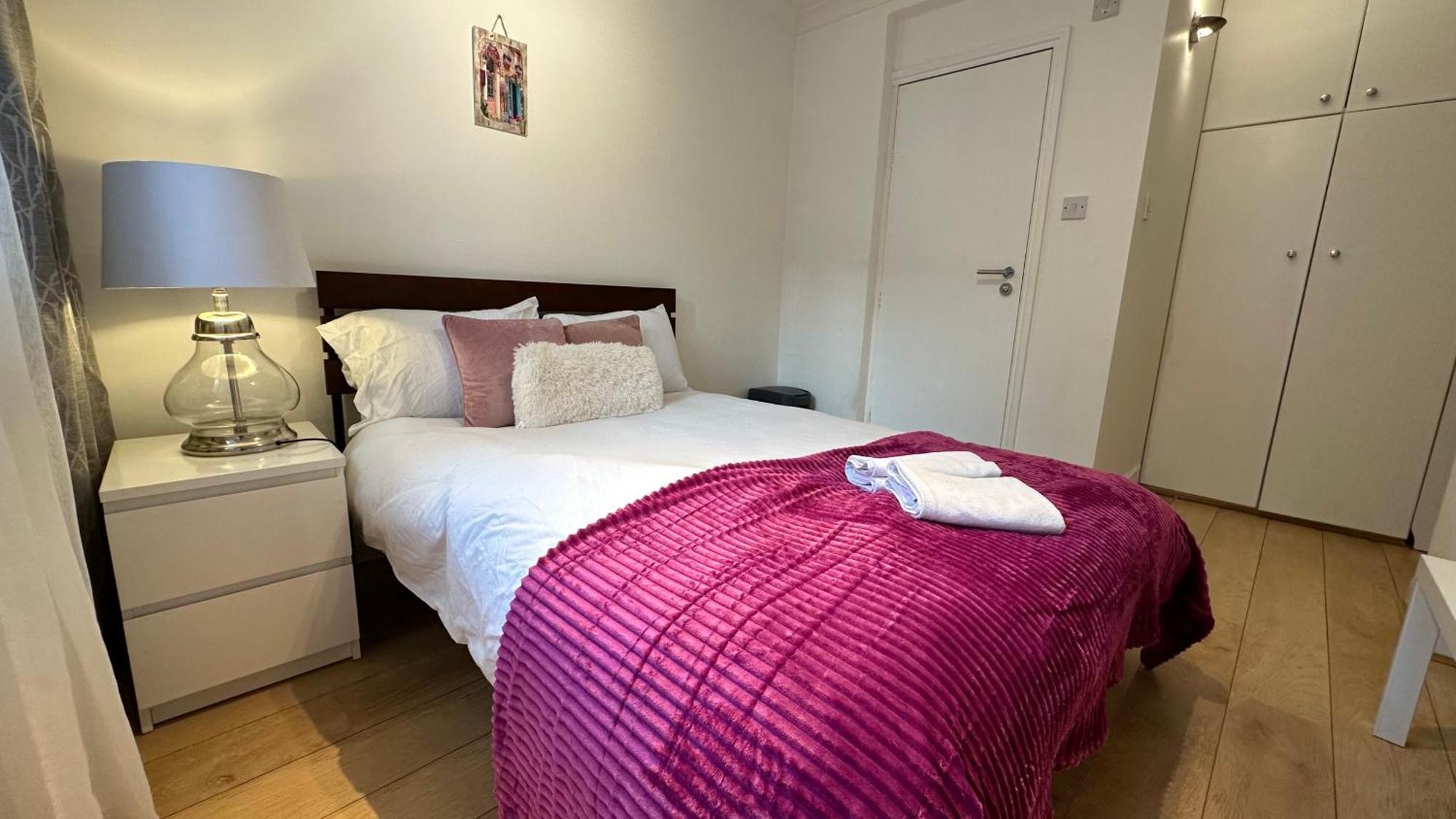 Economic Hotel-like Room, En-suite Sheperds Bush * Londres