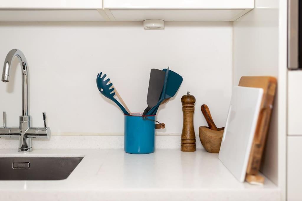 Elegant Near Portobello Road Market Apartment London