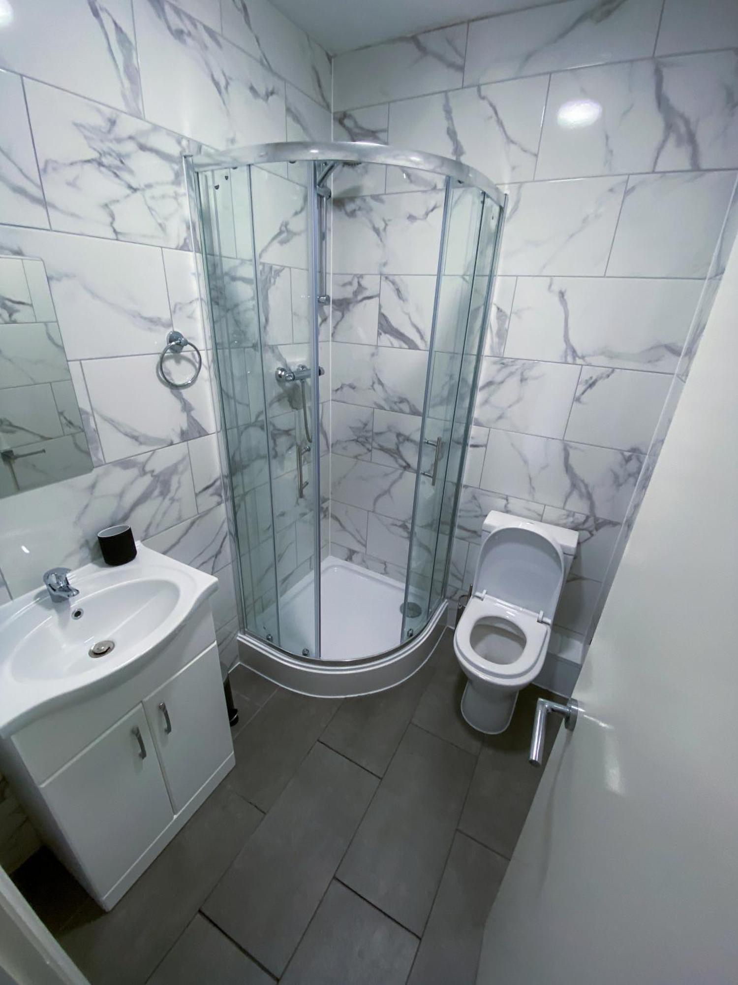 Apartment Modern 1 Bedroom Flat In Wood *