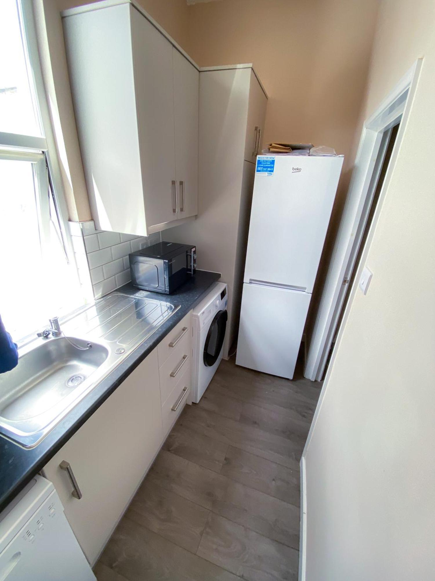 Modern 1 Bedroom Flat In Wood