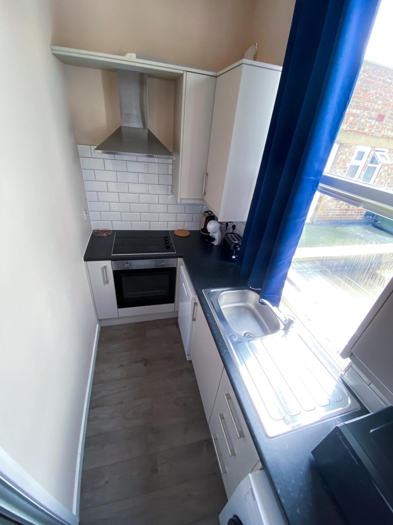 Modern 1 Bedroom Flat In Wood Apartment *
