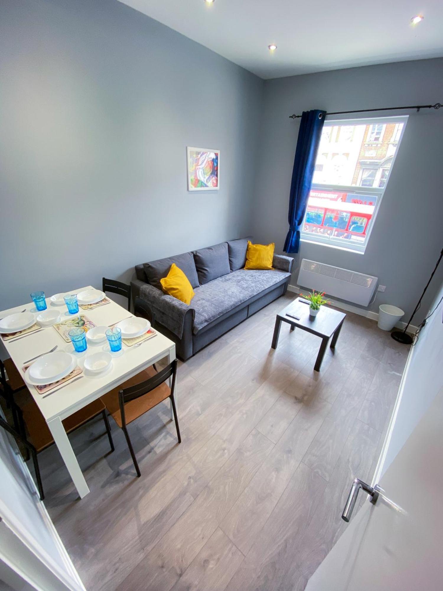 Modern 1 Bedroom Flat In Wood London