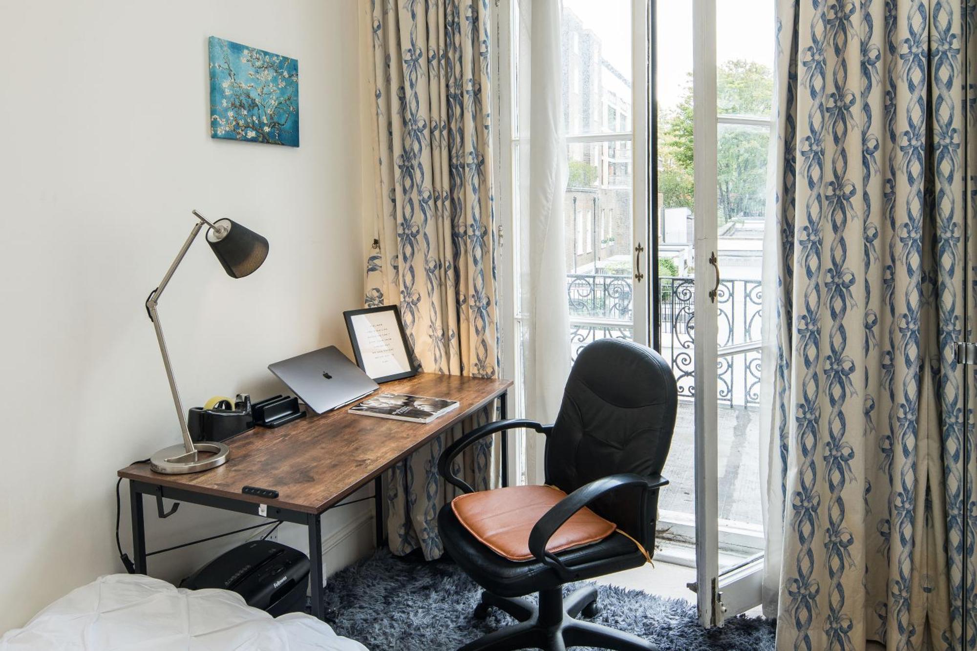 Cosy High-ceiling Victorian Flat With Balcony - 2mins To Hyde Park, Kensington Palace, Nottinghill, High Street Kensington,2br 2baths Apartment