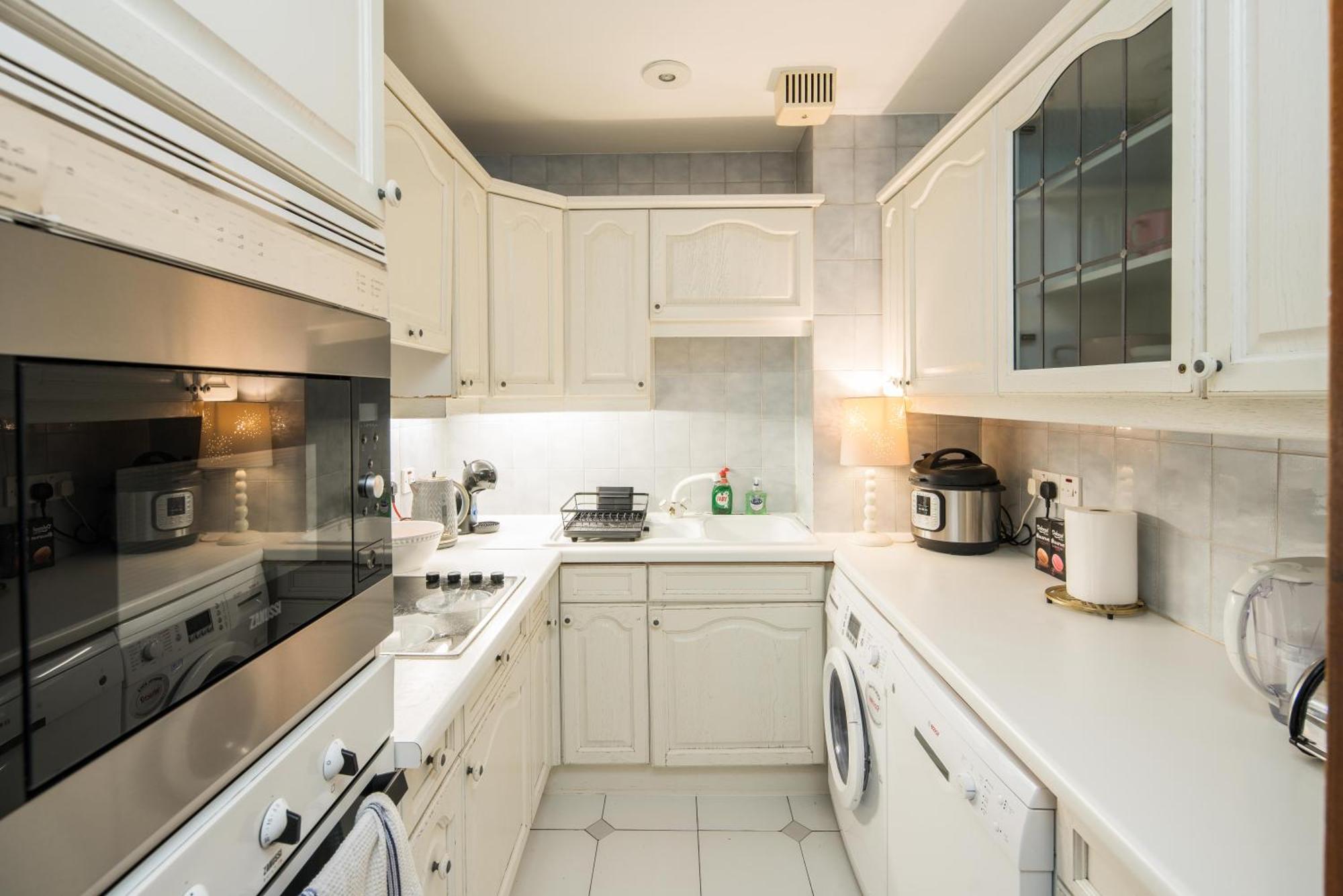 Cosy High-ceiling Victorian Flat With Balcony - 2mins To Hyde Park, Kensington Palace, Nottinghill, High Street Kensington,2br 2baths Apartamento