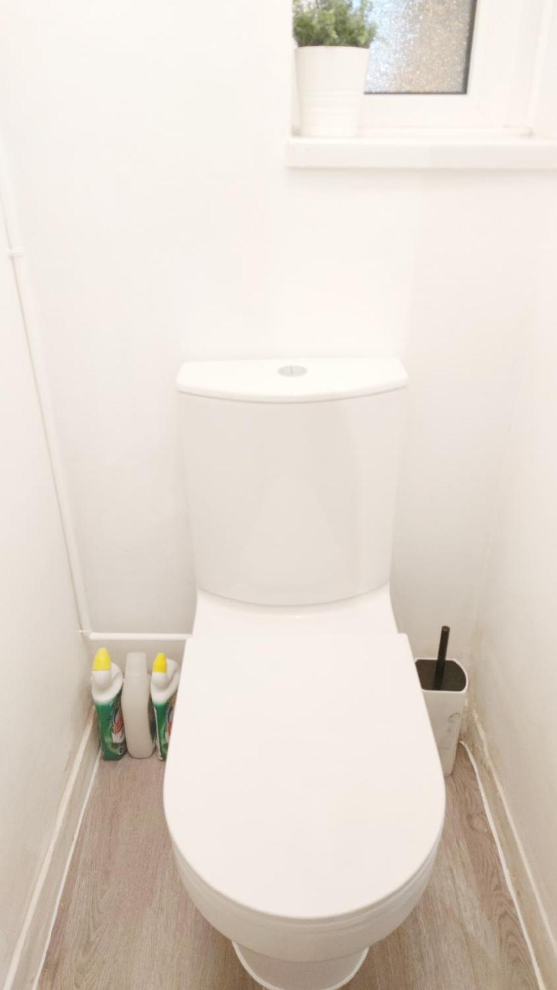 Spacious Flat With 2 To 3 Bedrooms In * London