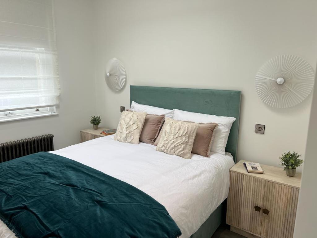 Gorgeous Newly Refurbished 2 Bedroom In * London