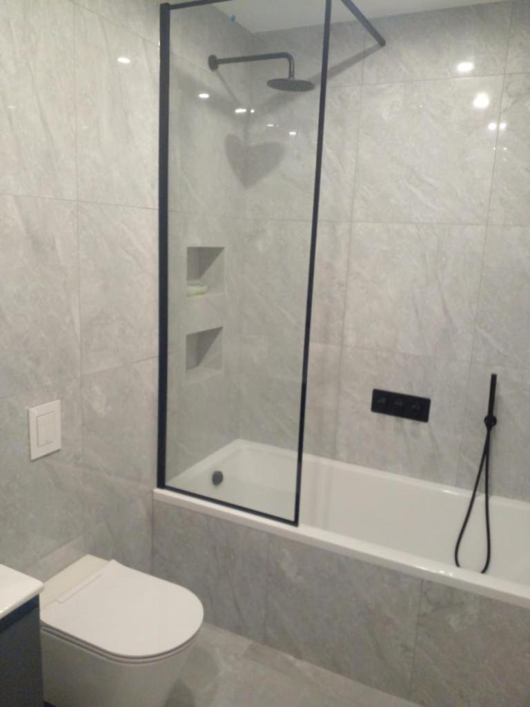 Gorgeous Newly Refurbished 2 Bedroom In Apartment *