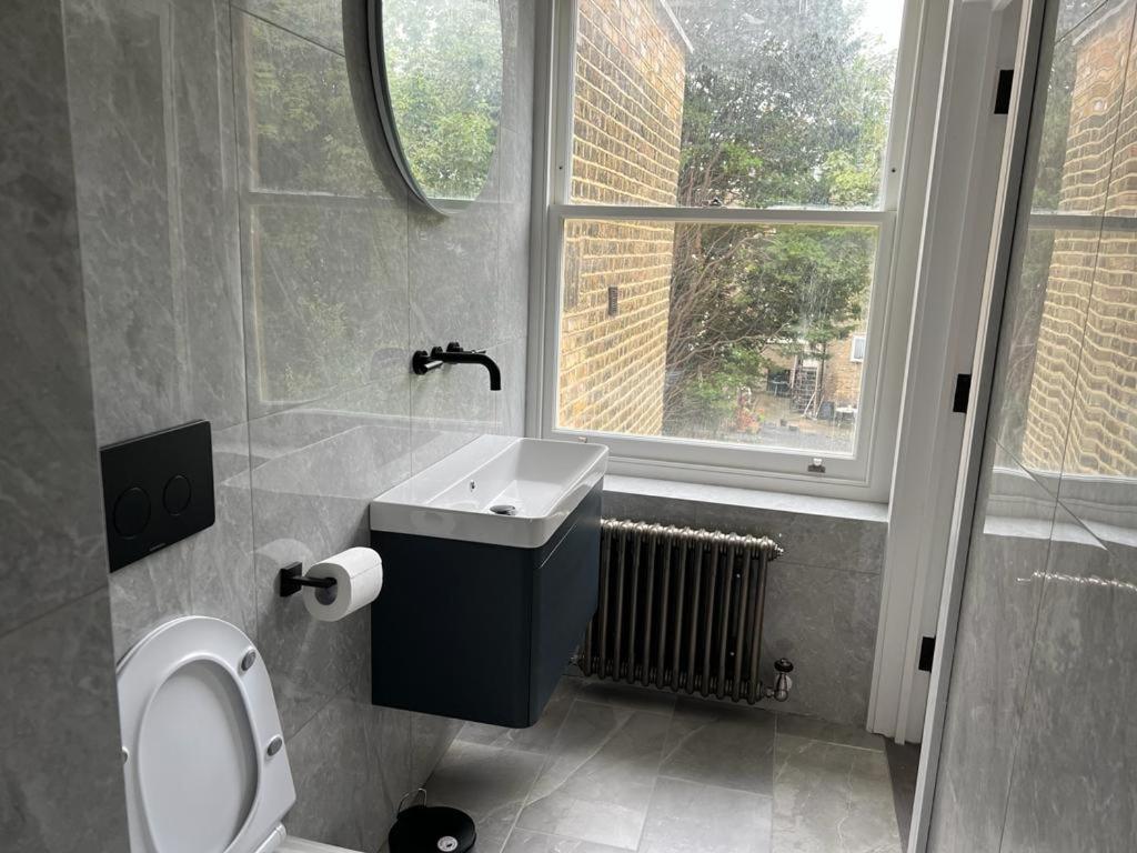 Apartment Gorgeous Newly Refurbished 2 Bedroom In London