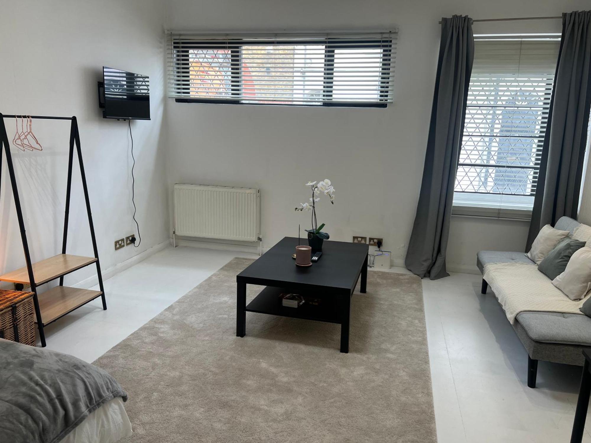 Modern In Chelsea Apartment *