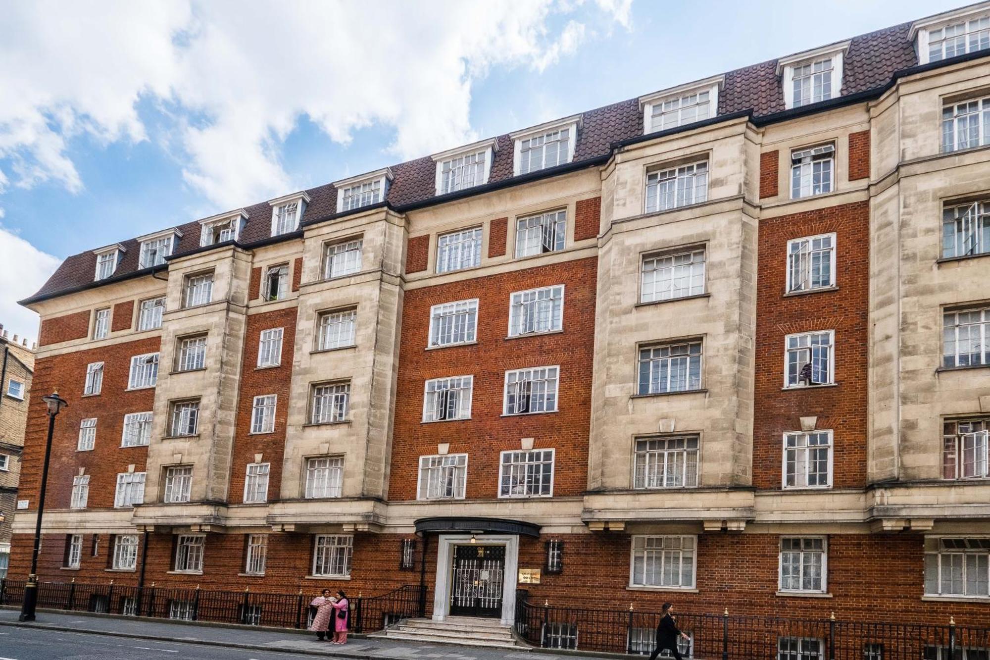 Classic Marble Arch Apartment *