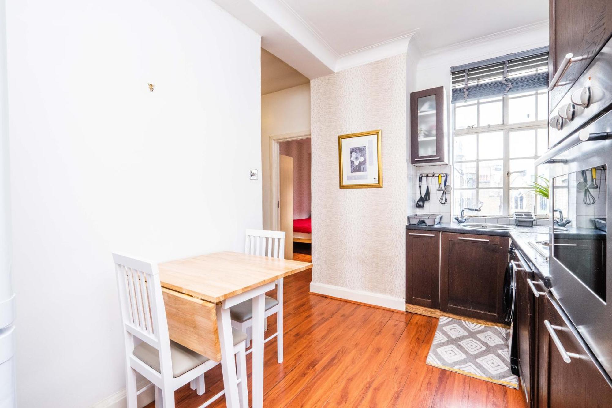 Classic Marble Arch Apartment London