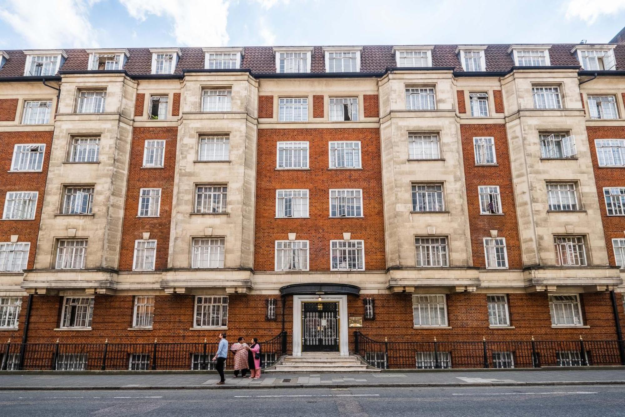 Classic Marble Arch Apartment *