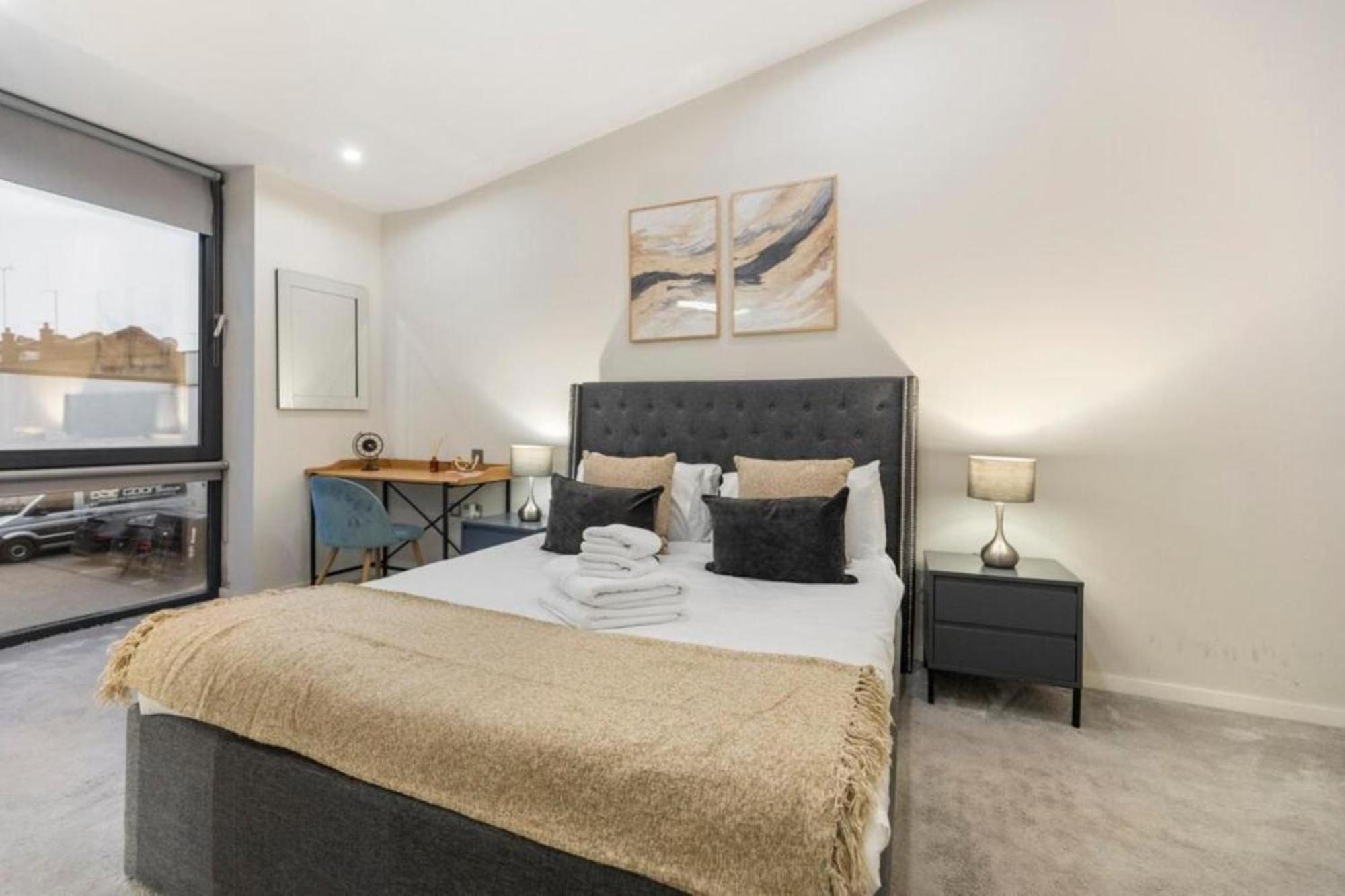Modern Simplicity, Minimalist 2br Flat In *