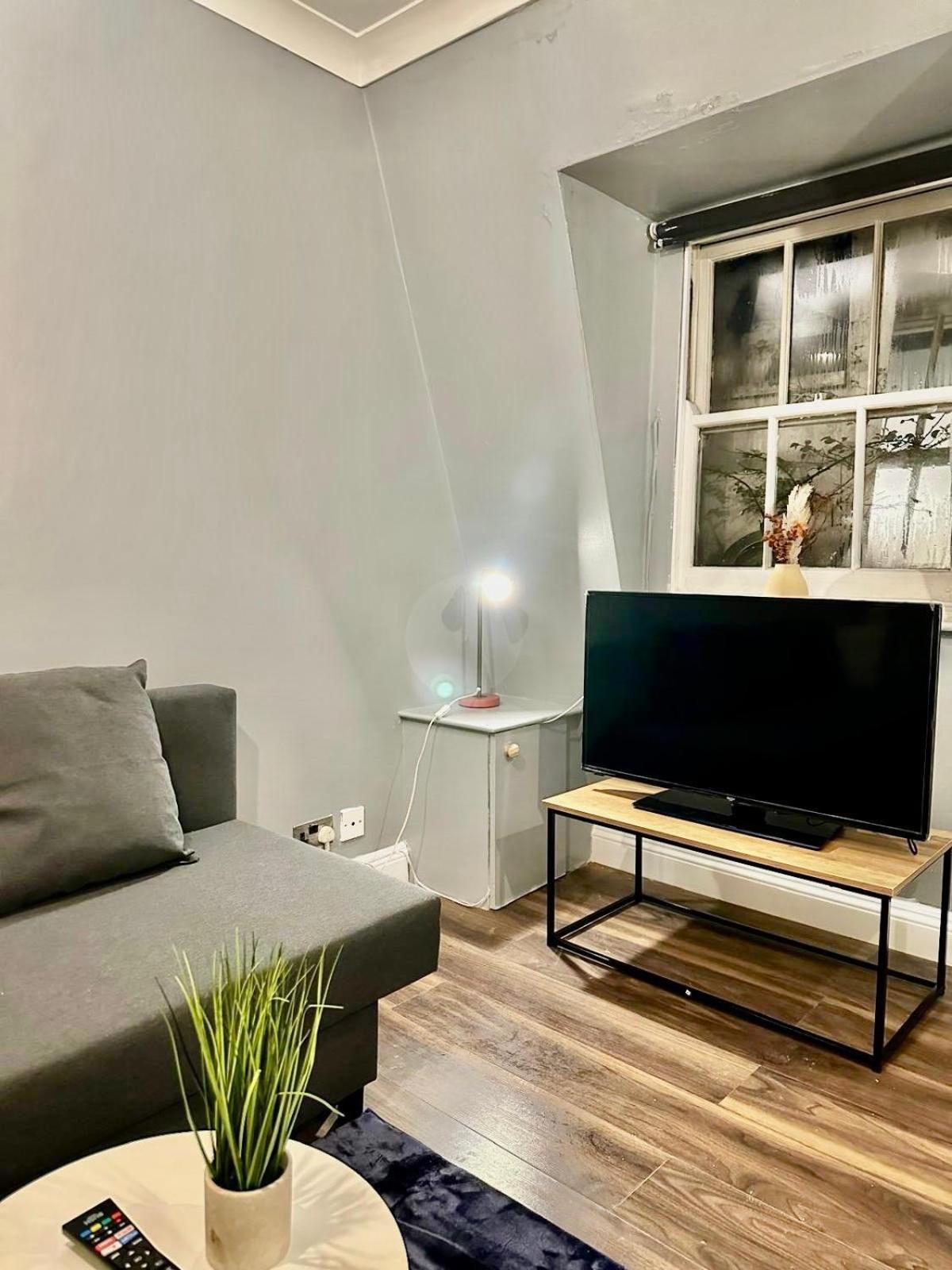 Cozy Corner Retreat London