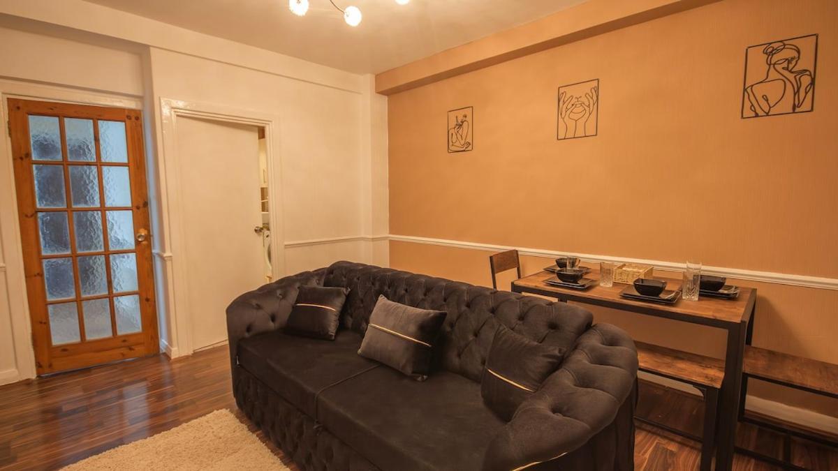 Modern Near Bridge Apartment *