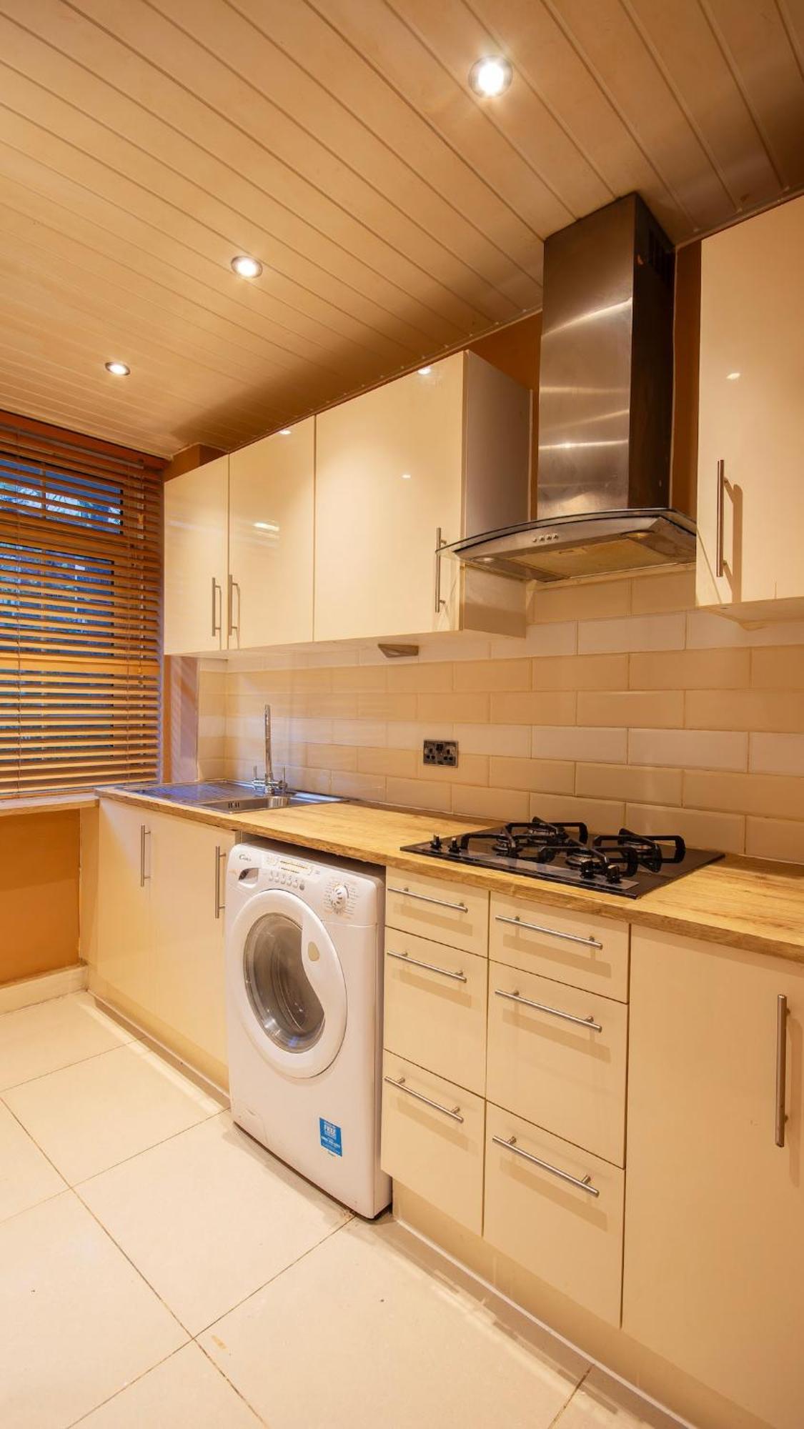 Modern Near Bridge Apartment *