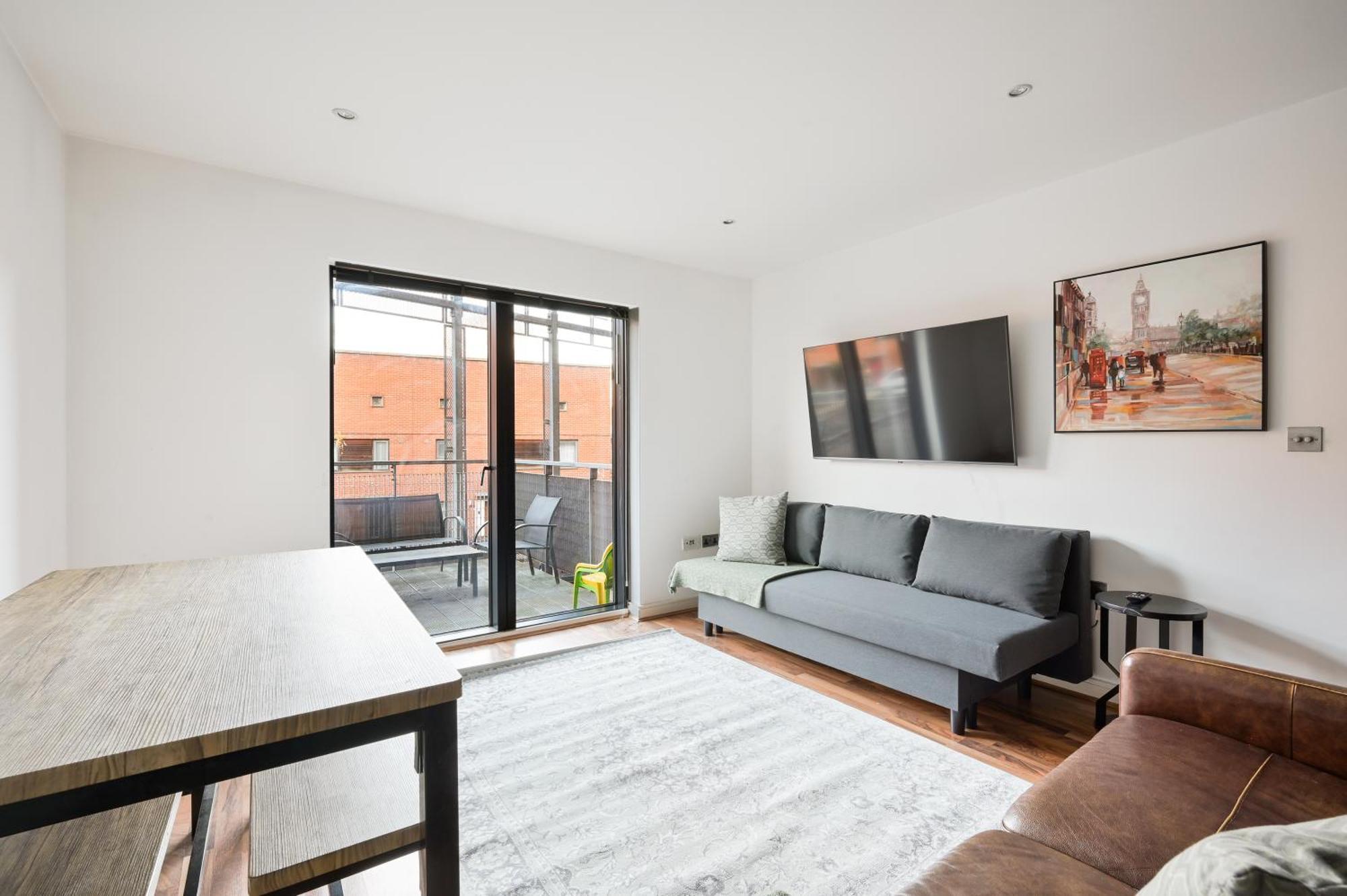 Hatton Gardens - 2 Bedroom Family Apartment *