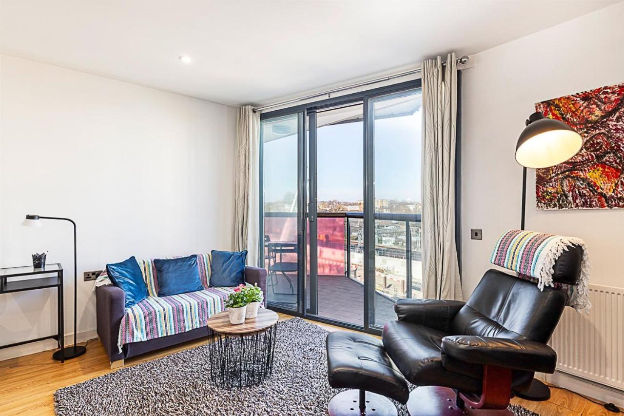 Bright Camden Retreat With Balcony * London