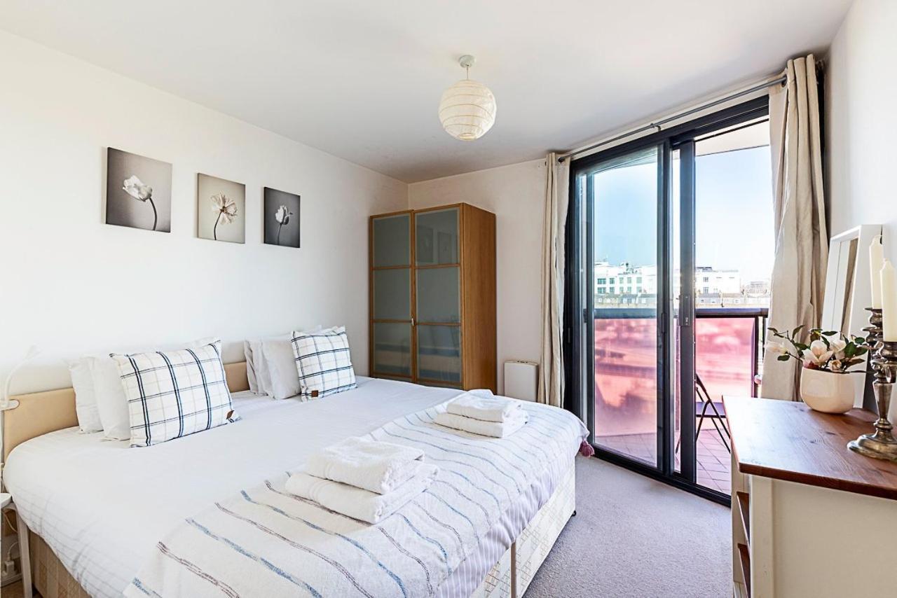 Bright Camden Retreat With Balcony London