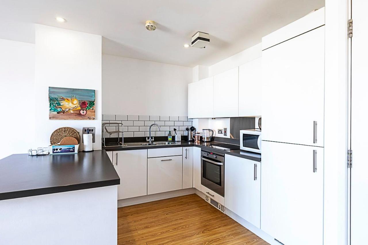 Bright Camden Retreat With Balcony * London