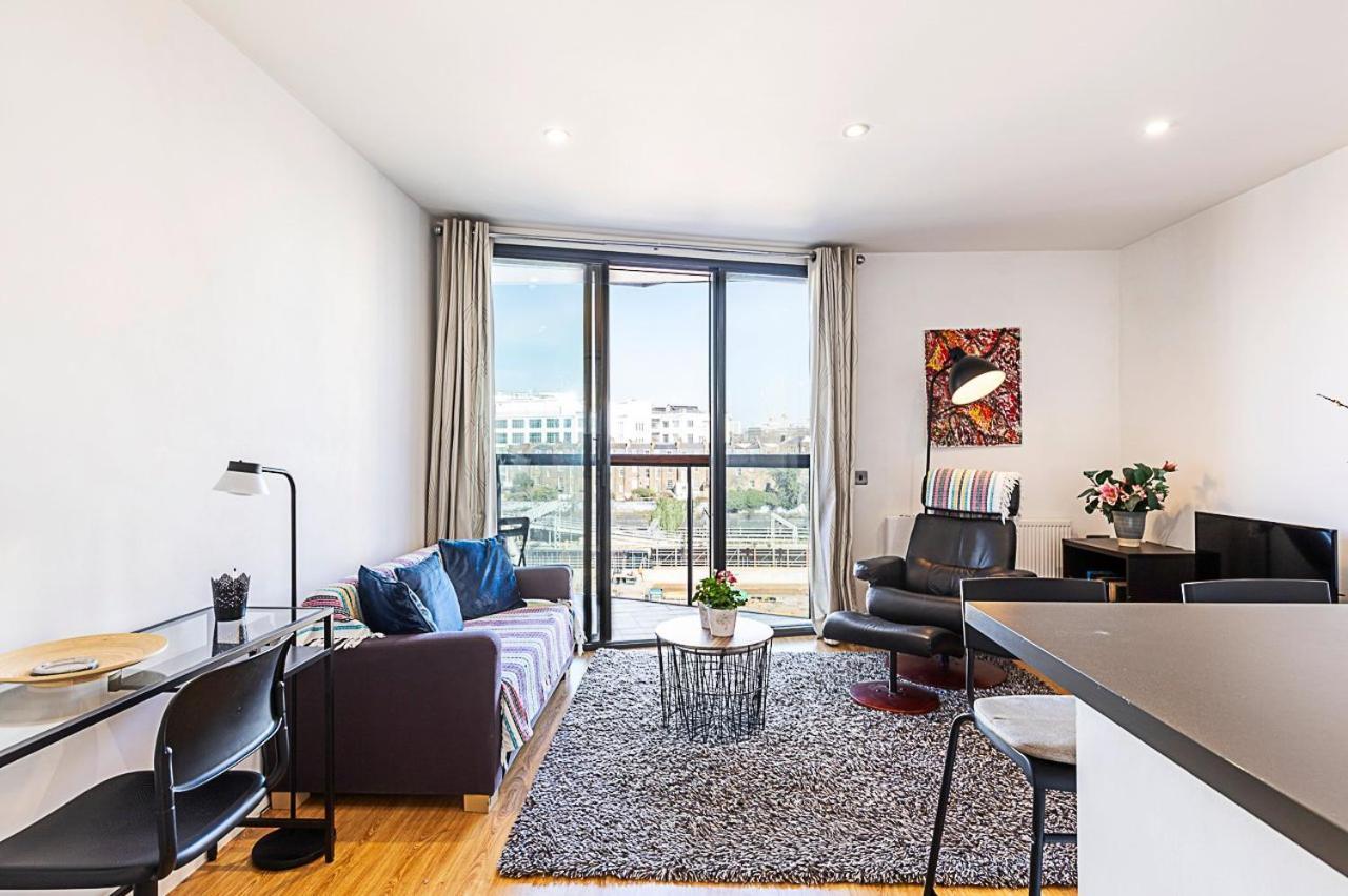 Bright Camden Retreat With Balcony London