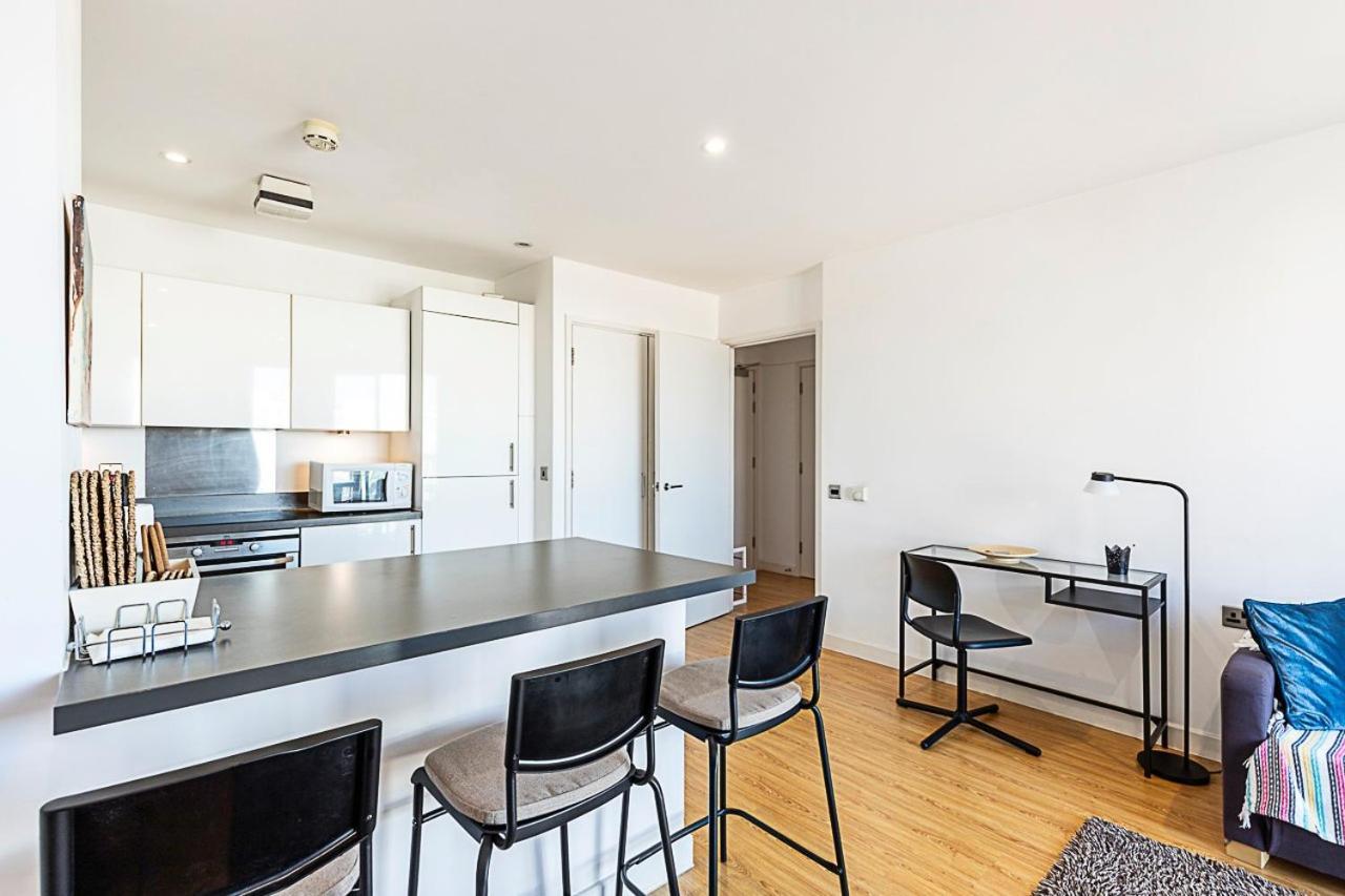Bright Camden Retreat With Balcony Apartment *