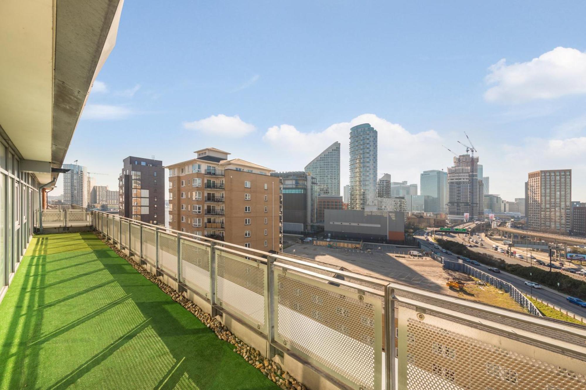 Apartment Large 3 Bedroom - Large Terrace With Sunset Views London