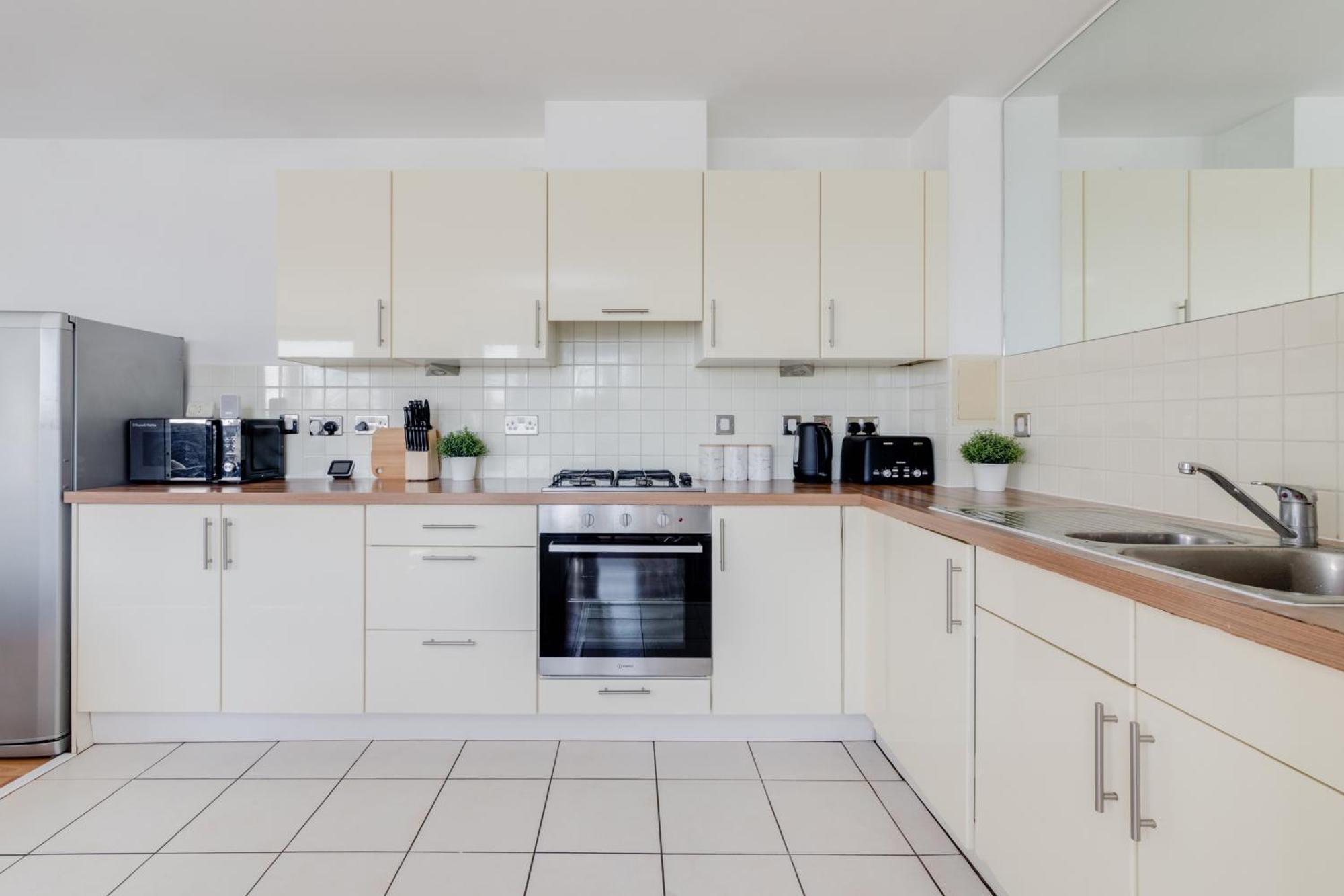 Large 3 Bedroom - Large Terrace With Sunset Views London