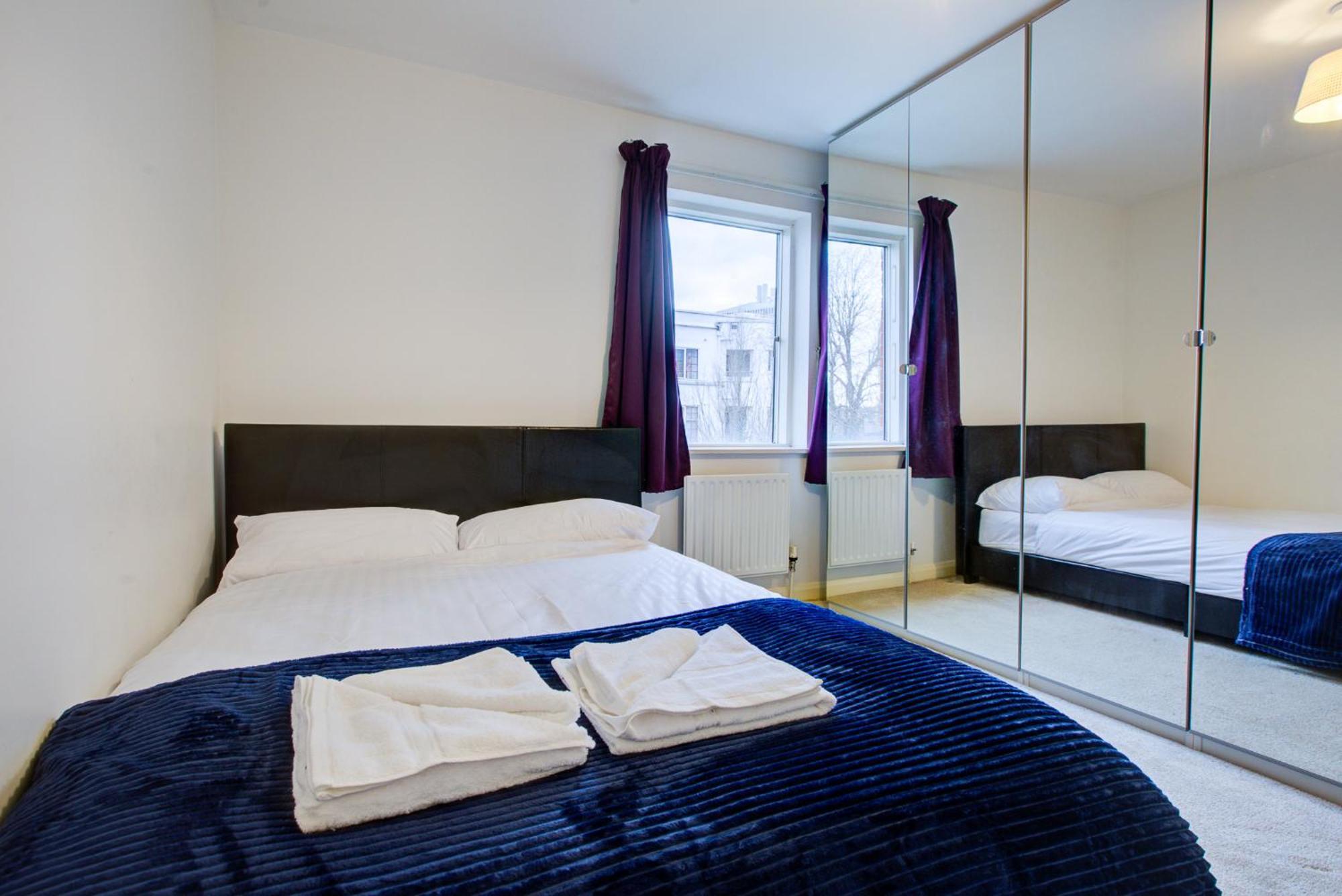 2 Bedroom Flat Near Westfield, Hospital, Stadium & Uni