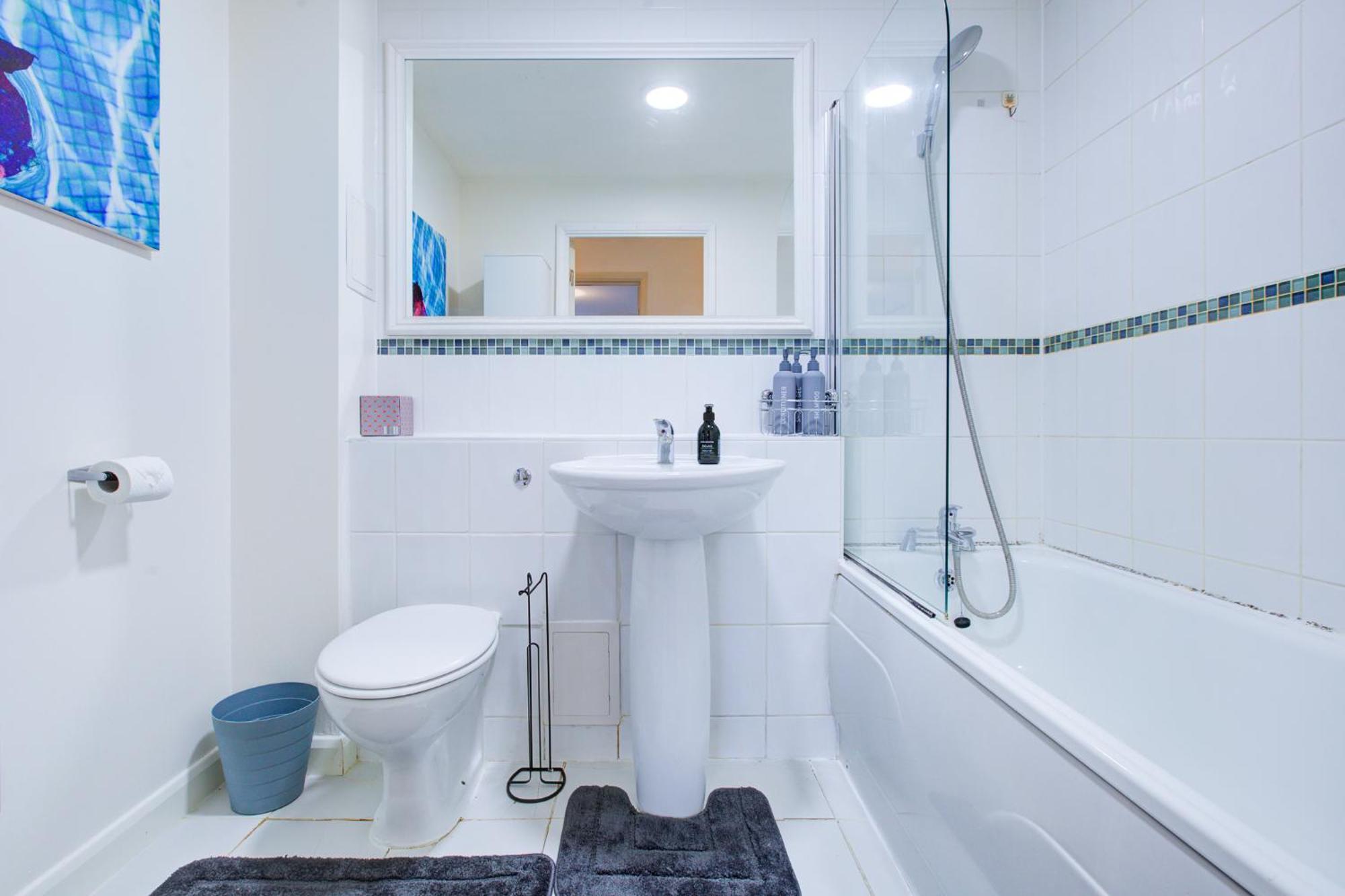 2 Bedroom Flat Near Westfield, Hospital, Stadium & Uni London