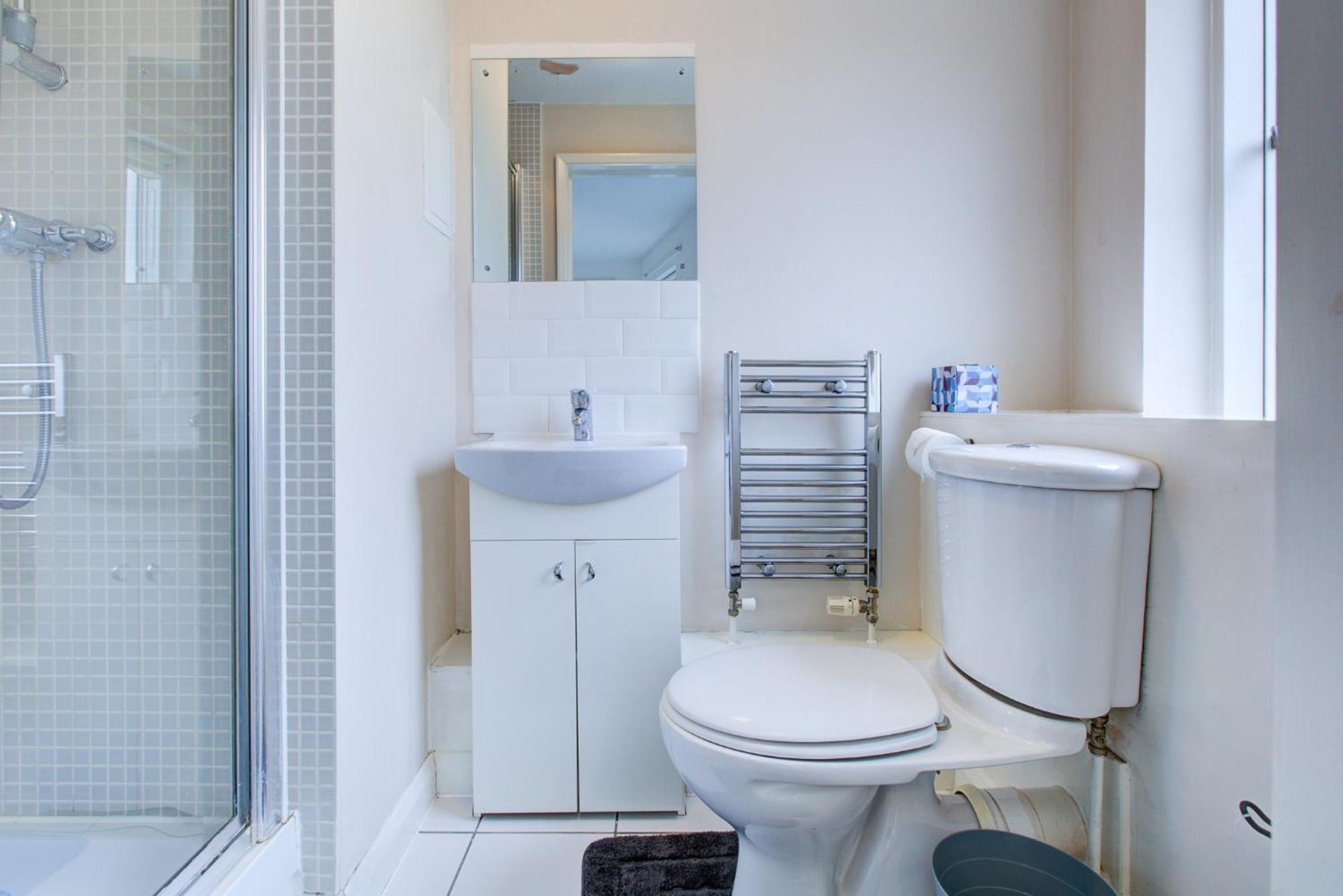 2 Bedroom Flat Near Westfield, Hospital, Stadium & Uni * London