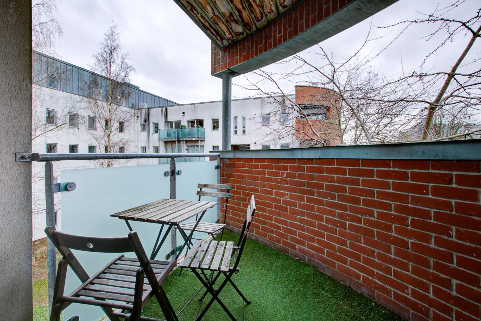 2 Bedroom Flat Near Westfield, Hospital, Stadium & Uni London