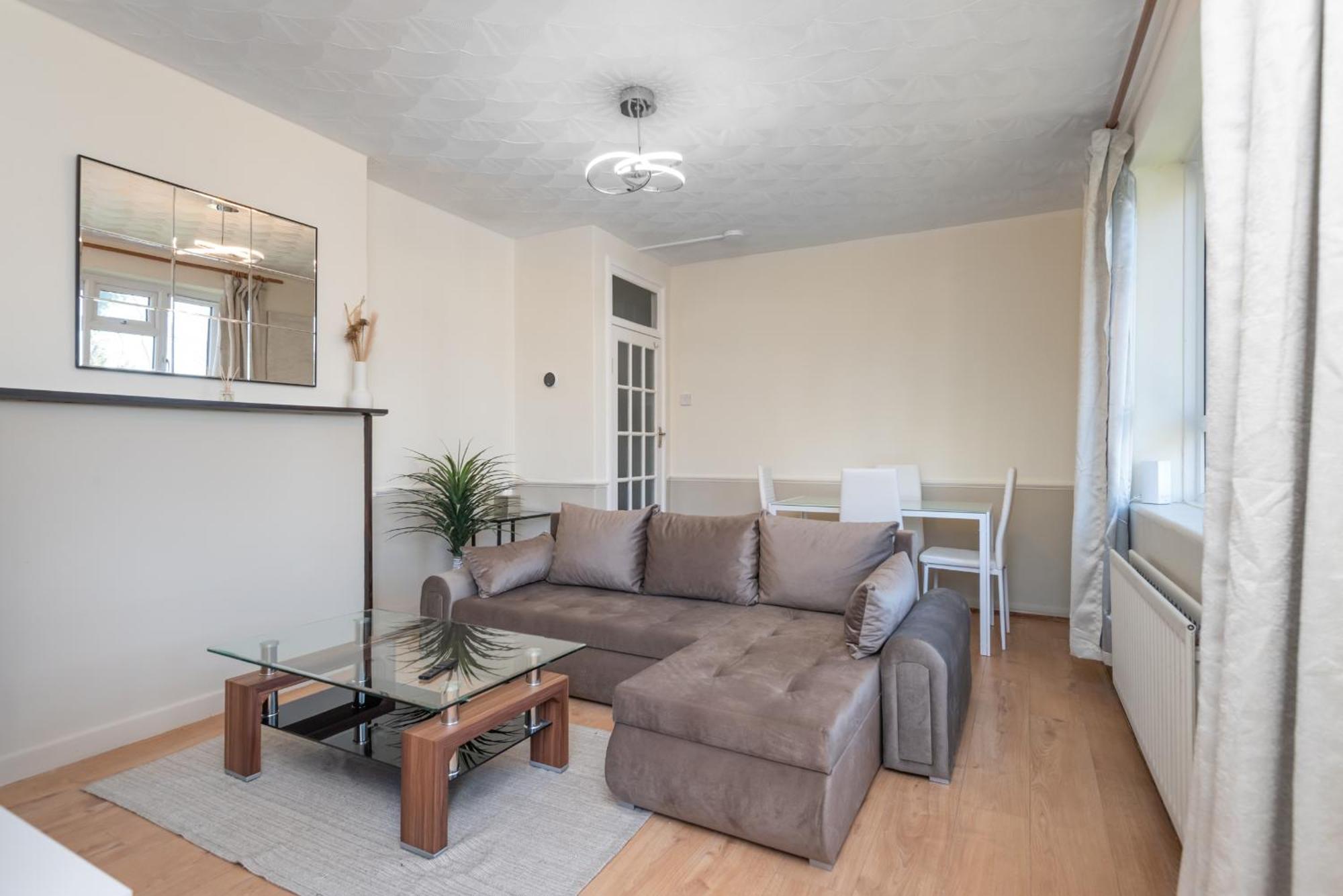 Cosy 4 Bed Near Greenwich Fast & Easy To *