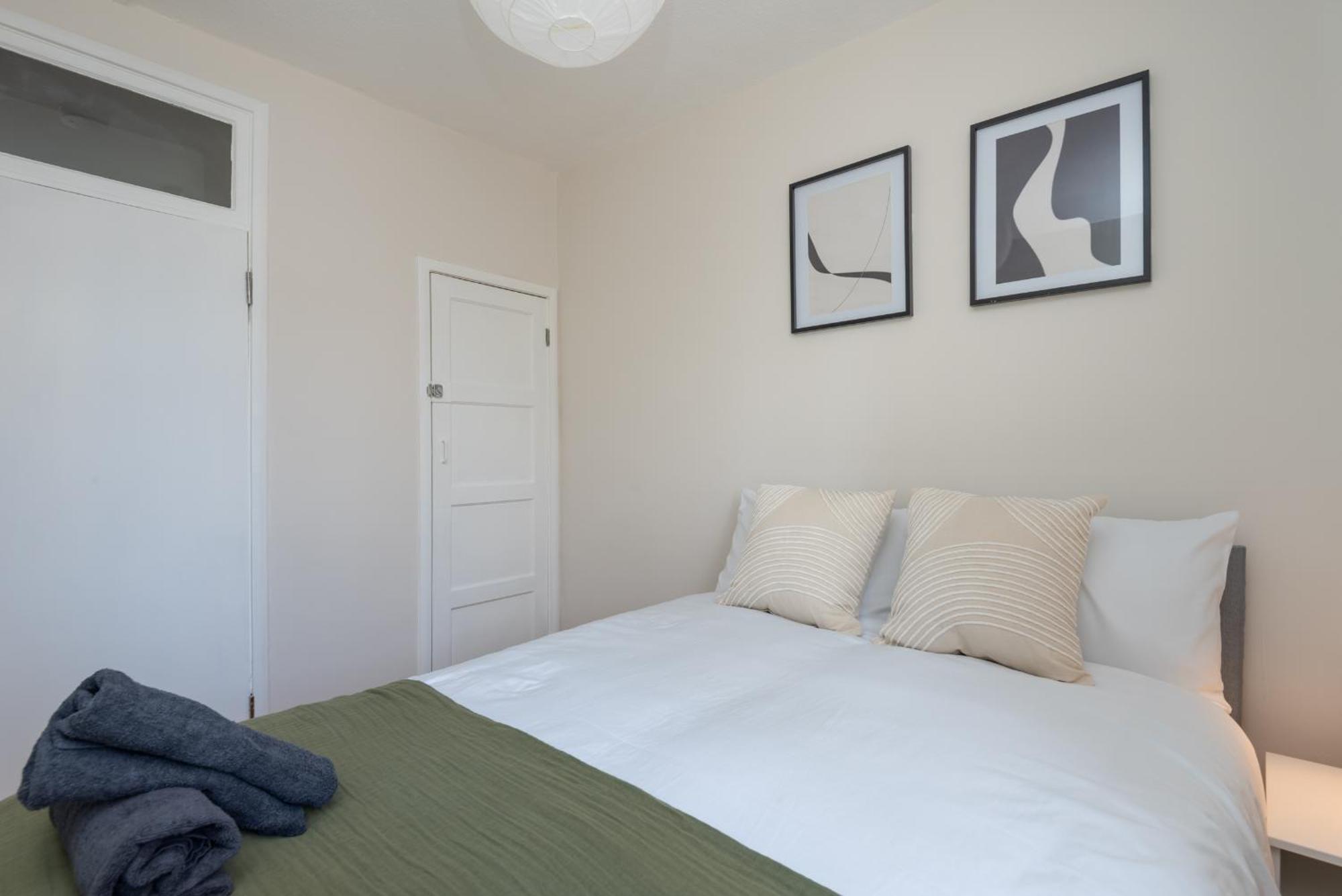 Cosy 4 Bed Near Greenwich Fast & Easy To *