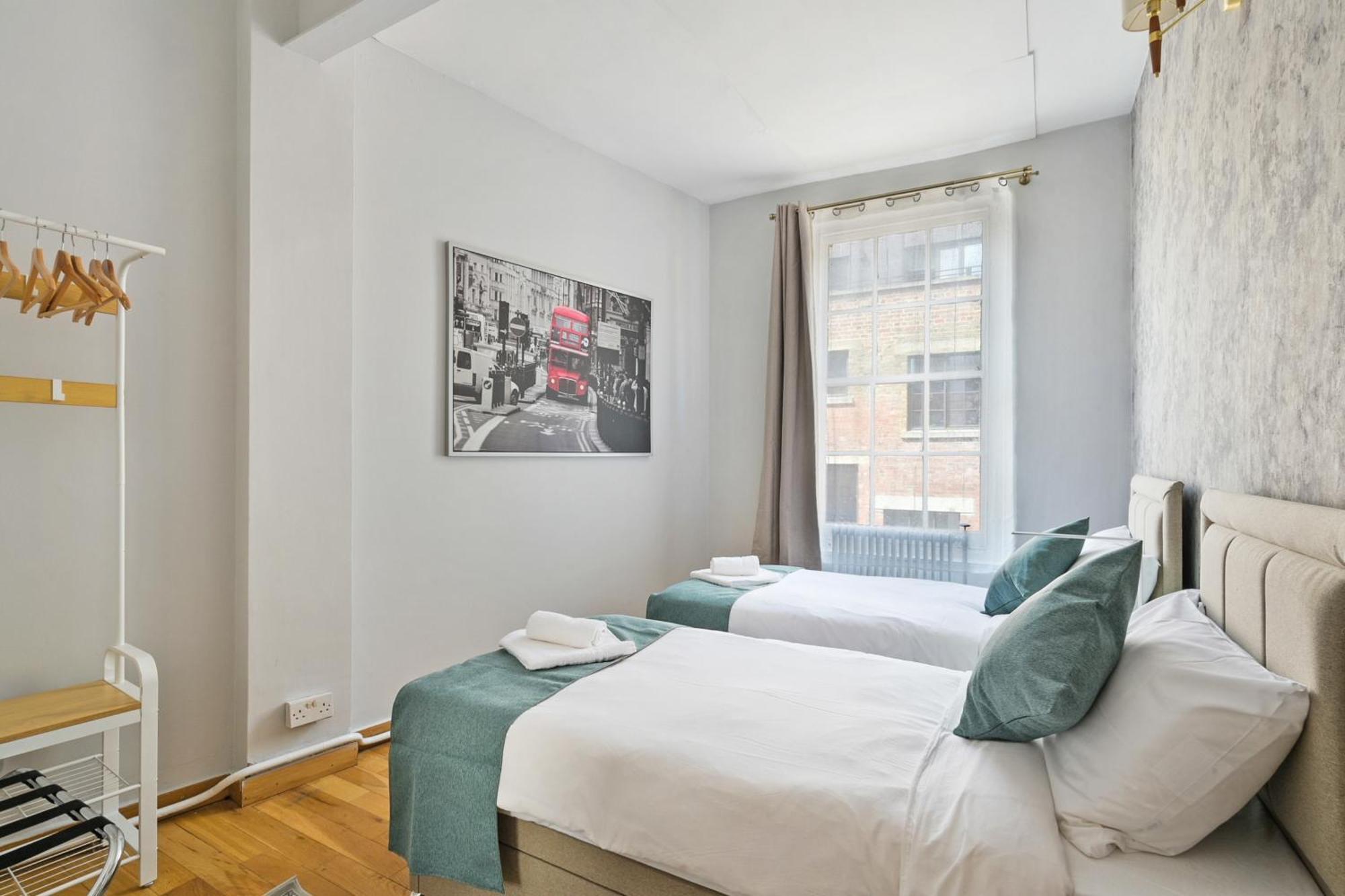 Hatton Gardens - 2 Bedroom Family Apartment *