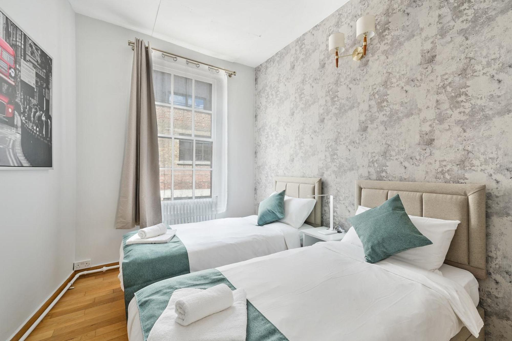 Hatton Gardens - 2 Bedroom Family Apartment *