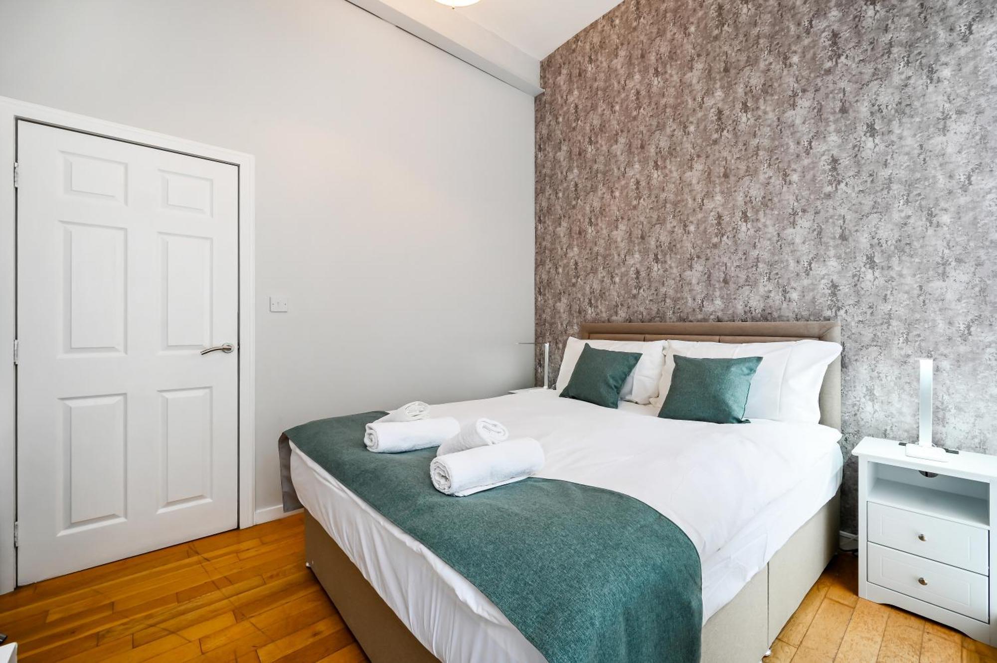 Hatton Gardens - 2 Bedroom Family Apartment