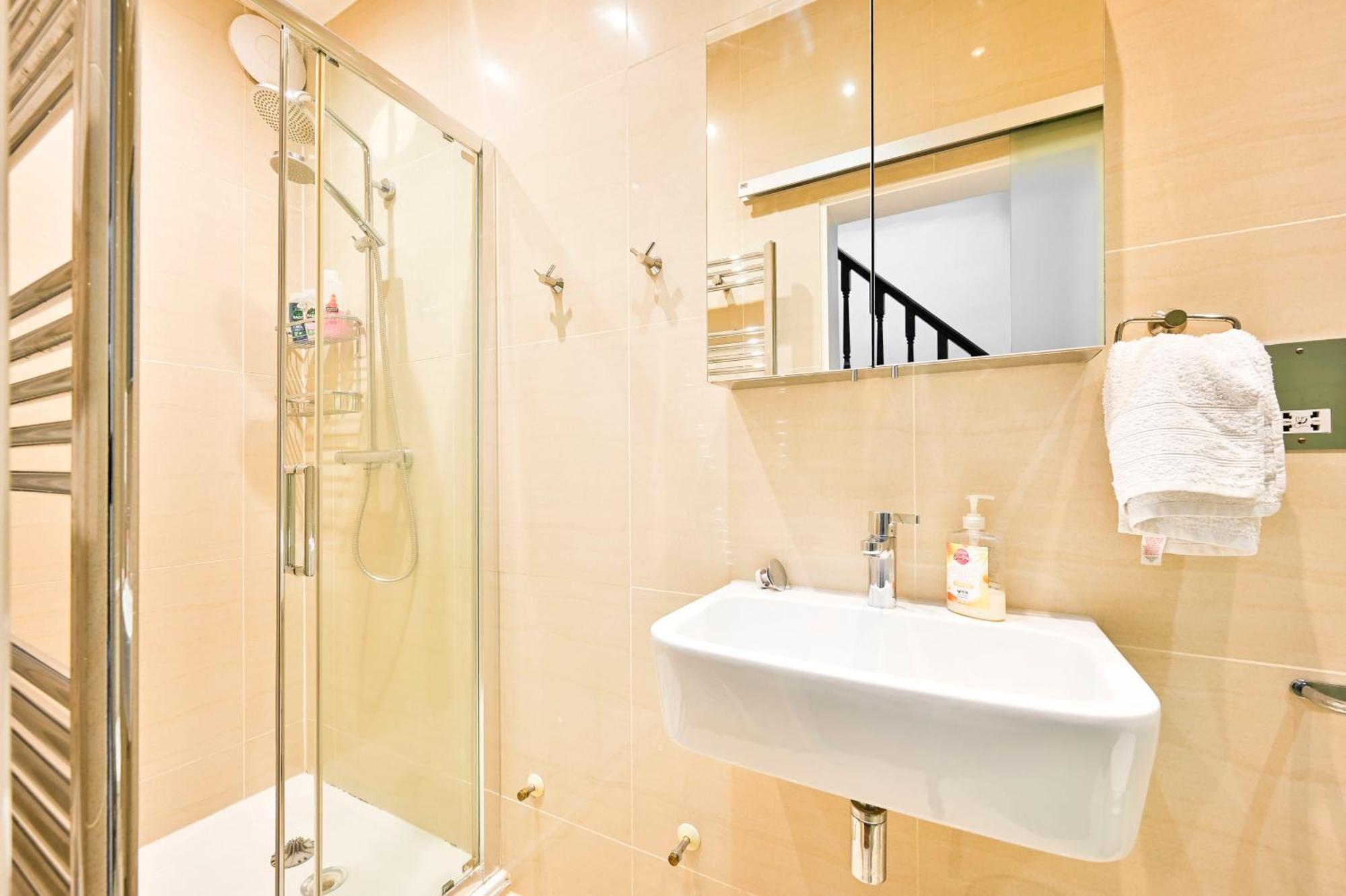 Apartment Lovely 4 Bedrooms Entire House In Hammersmith London