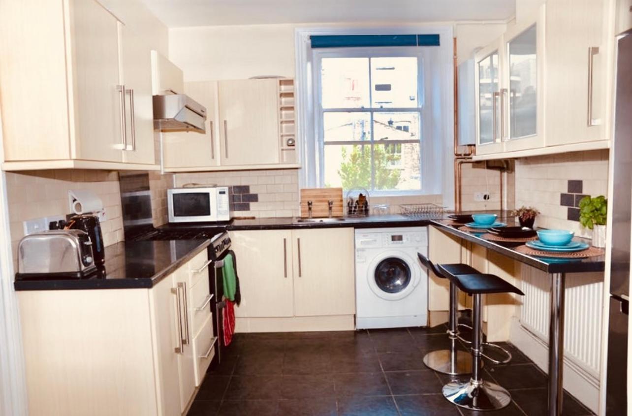 Elephant And Castle Spacious Double Bed London