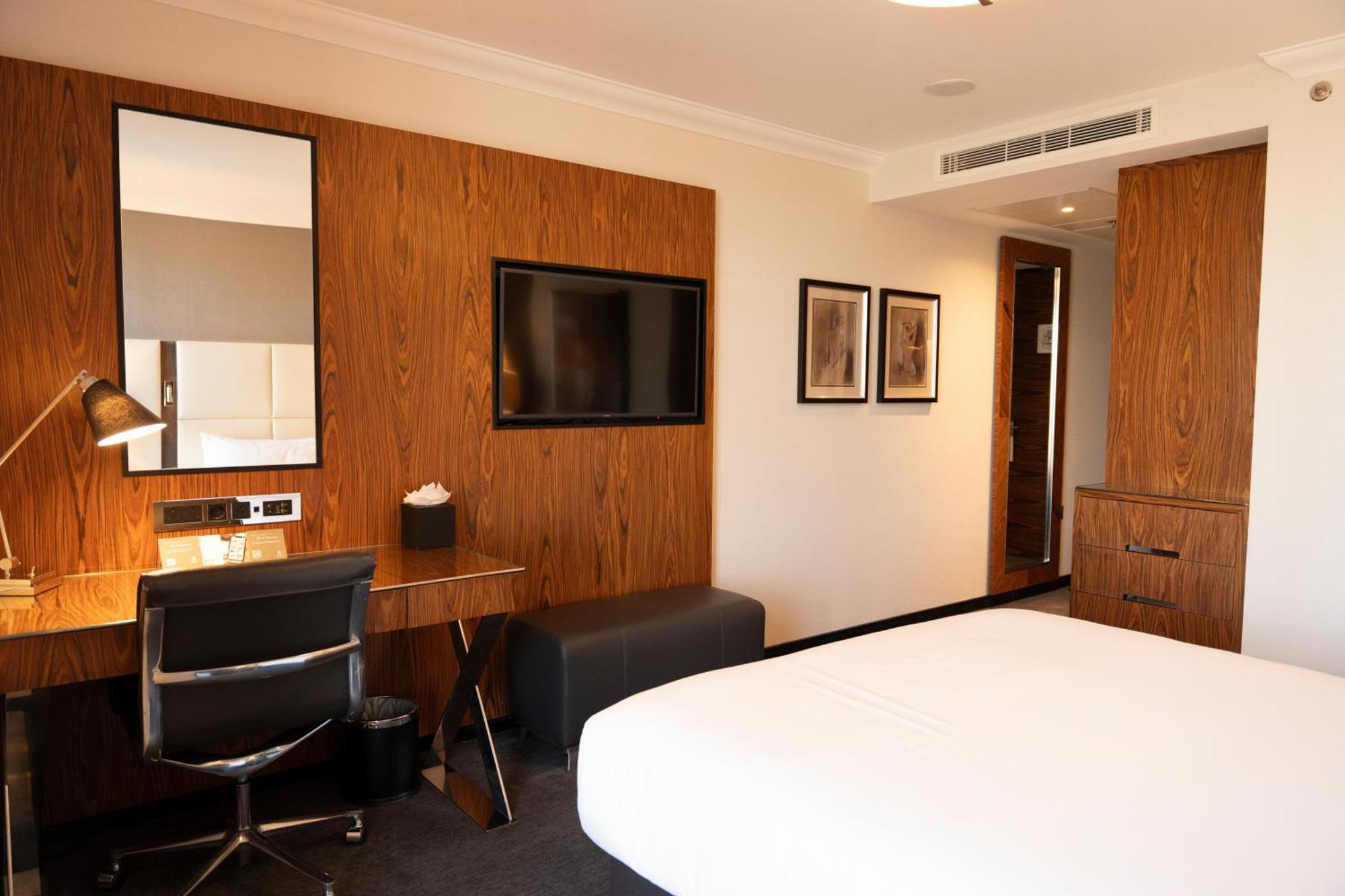 Hyatt Regency Embankment