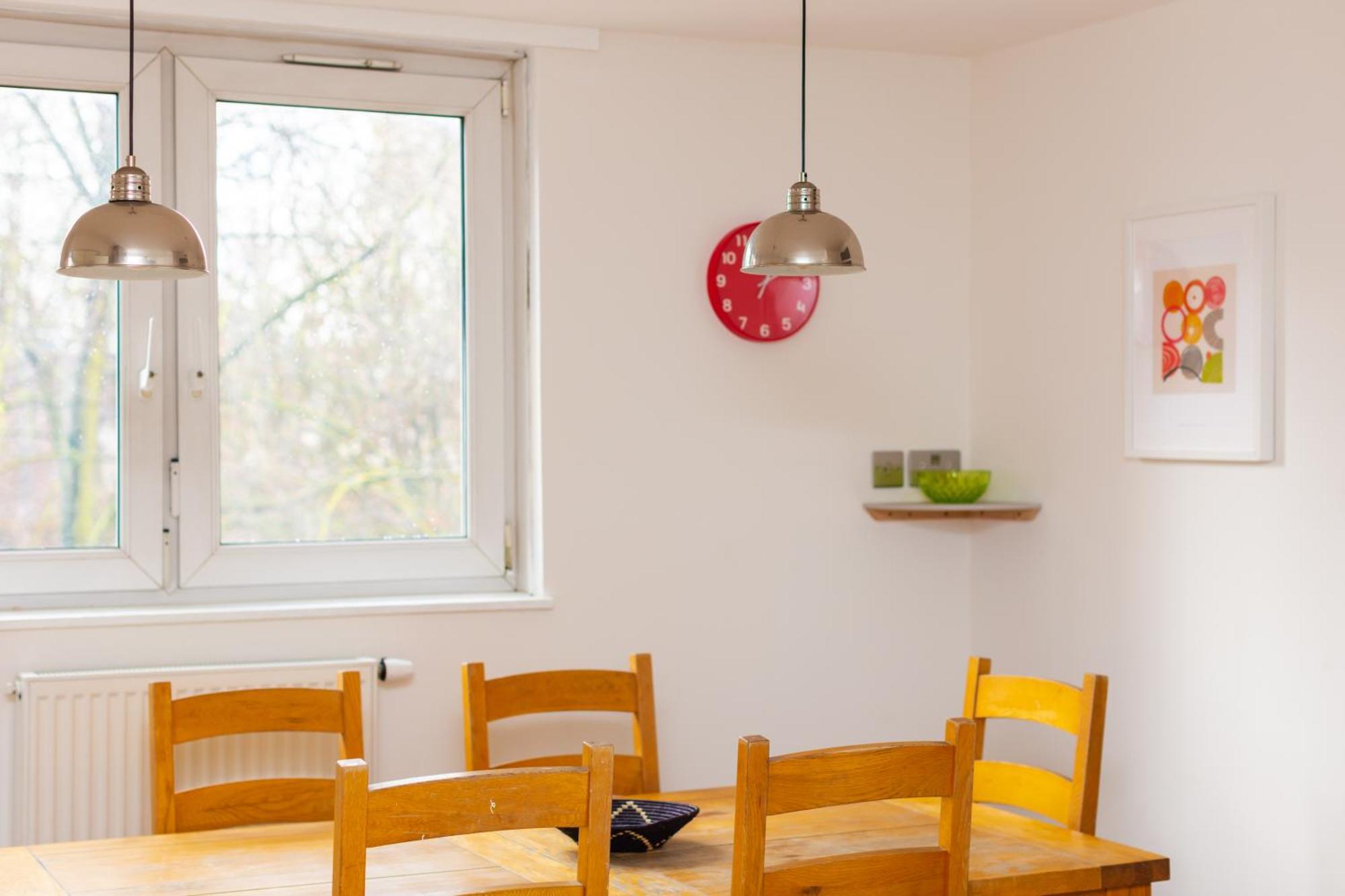 Spacious 3 Bedroom In Old Street Apartment