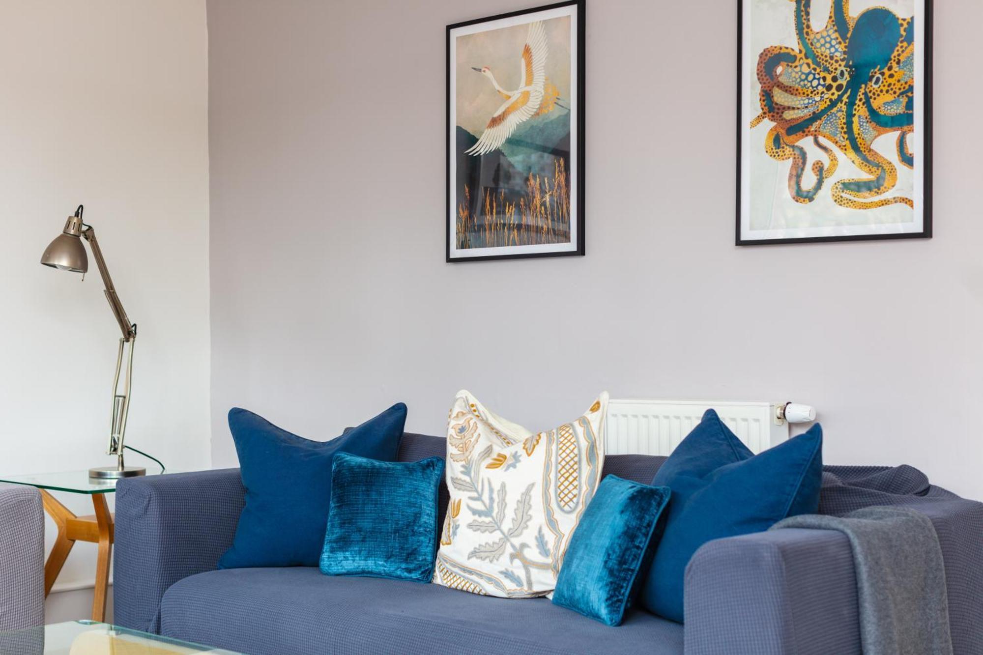 Spacious 3 Bedroom In Old Street Apartment *