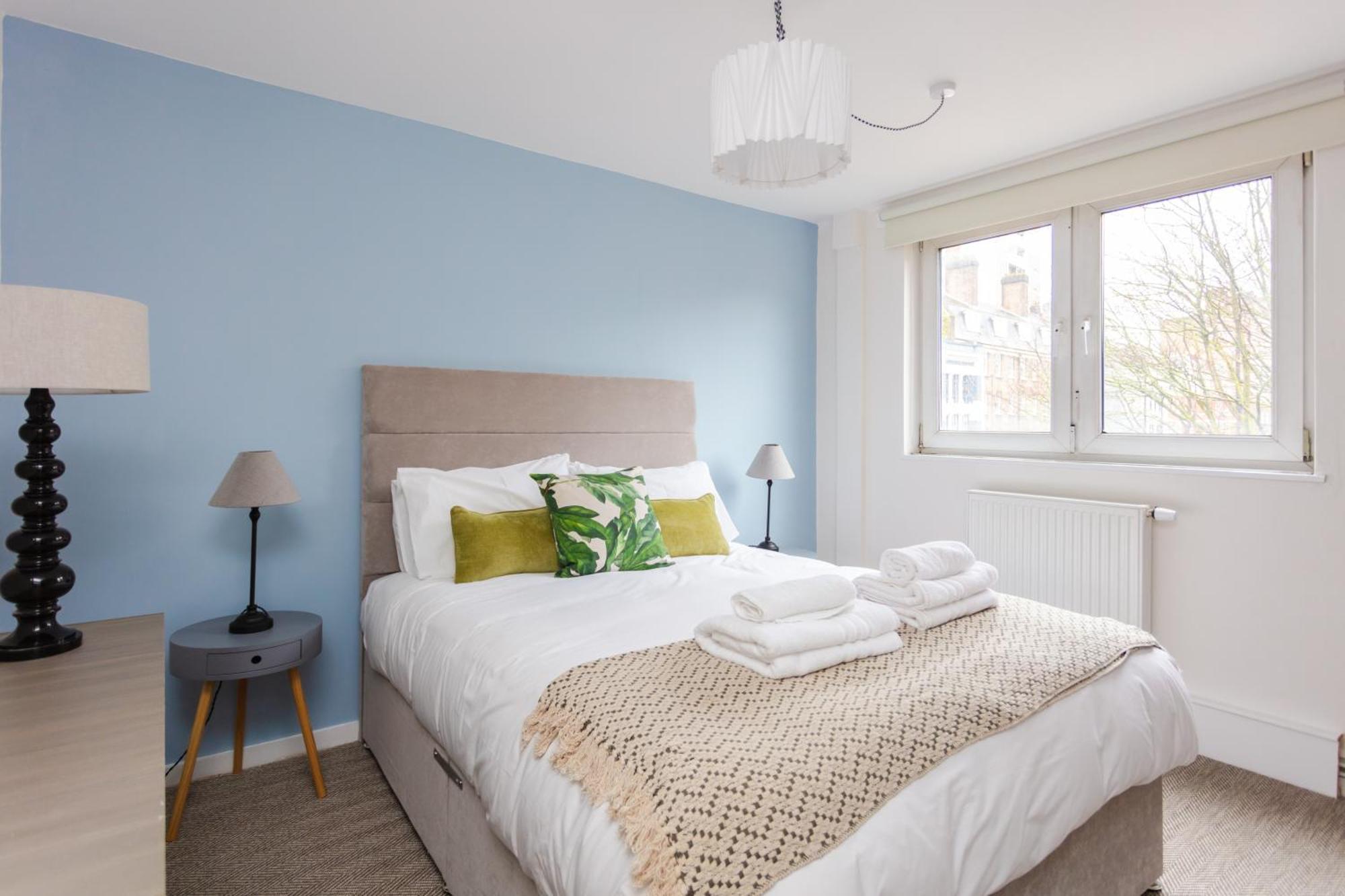 Spacious 3 Bedroom In Old Street
