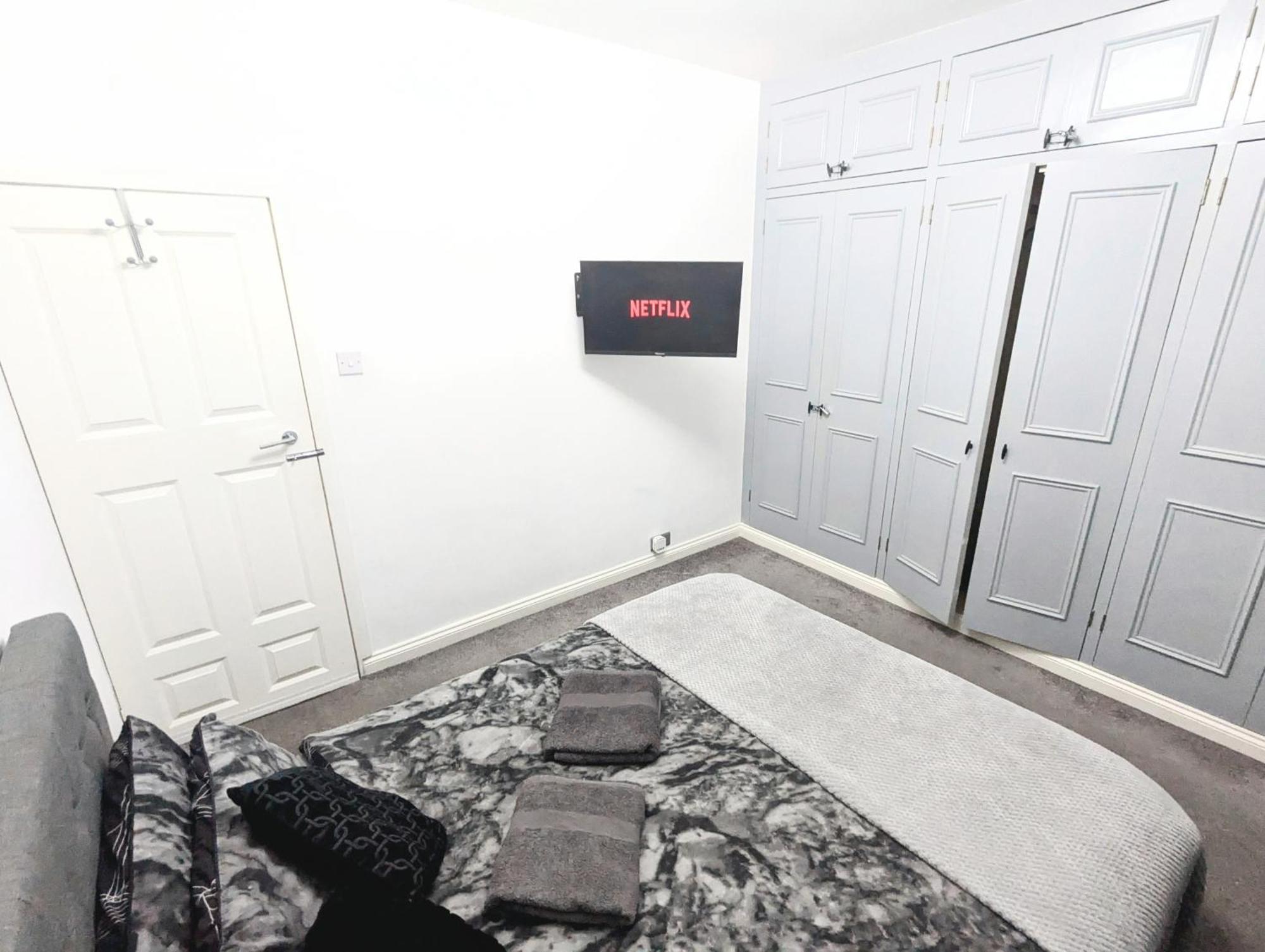 Apartment Bromley Serviced - Beckenham Place Park - - 2 Bed House - Free Parking - 2 Beds 1 Sofabed *