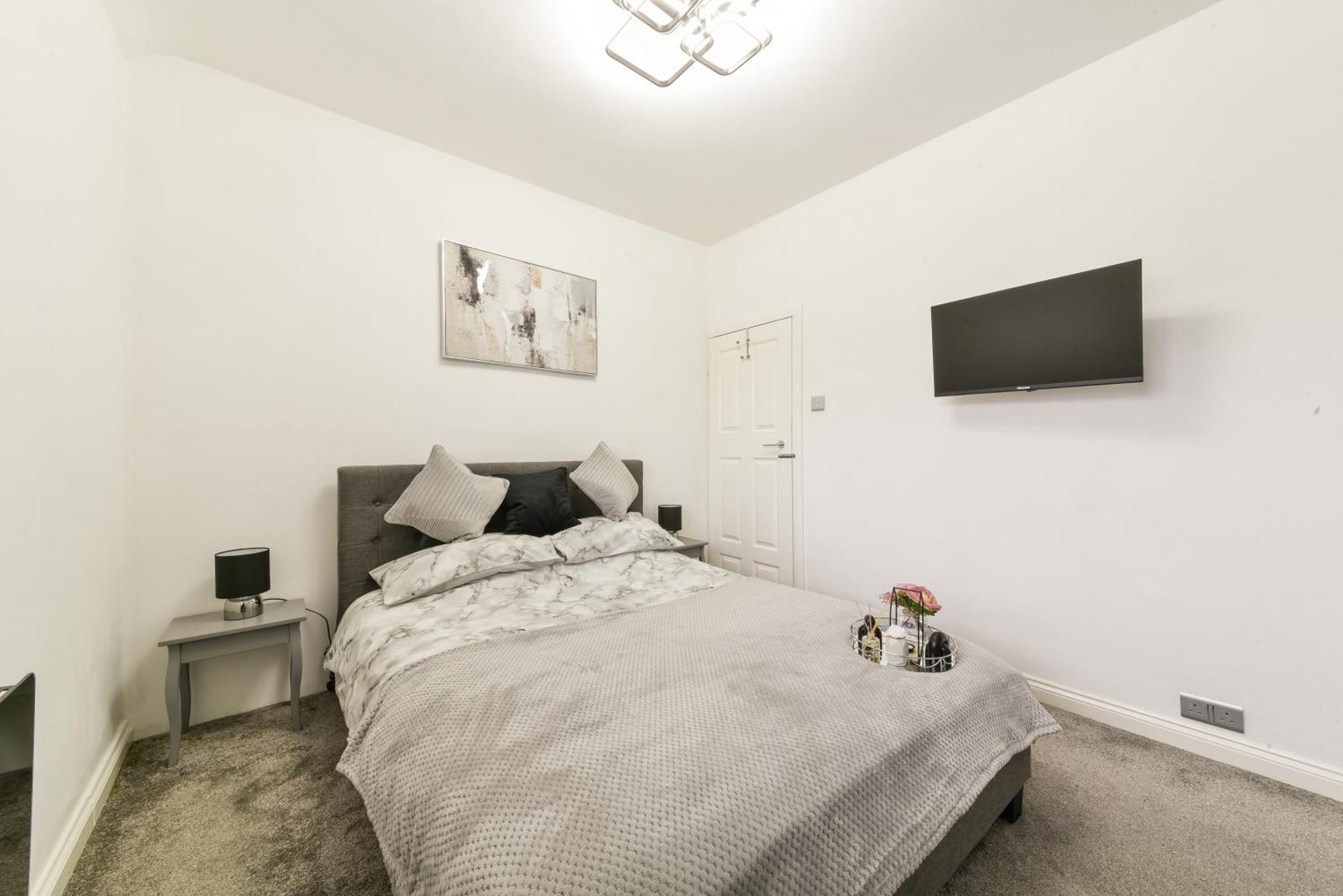 Bromley Serviced - Beckenham Place Park - - 2 Bed House - Free Parking - 2 Beds 1 Sofabed Apartment London