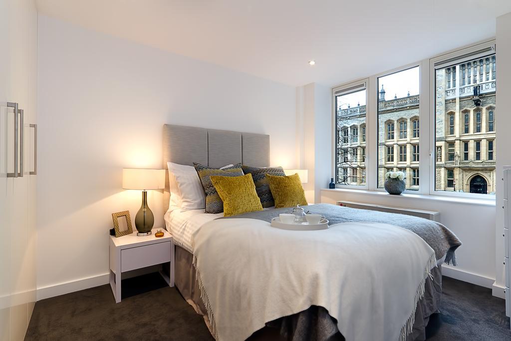 Fetter Lane Apartment *