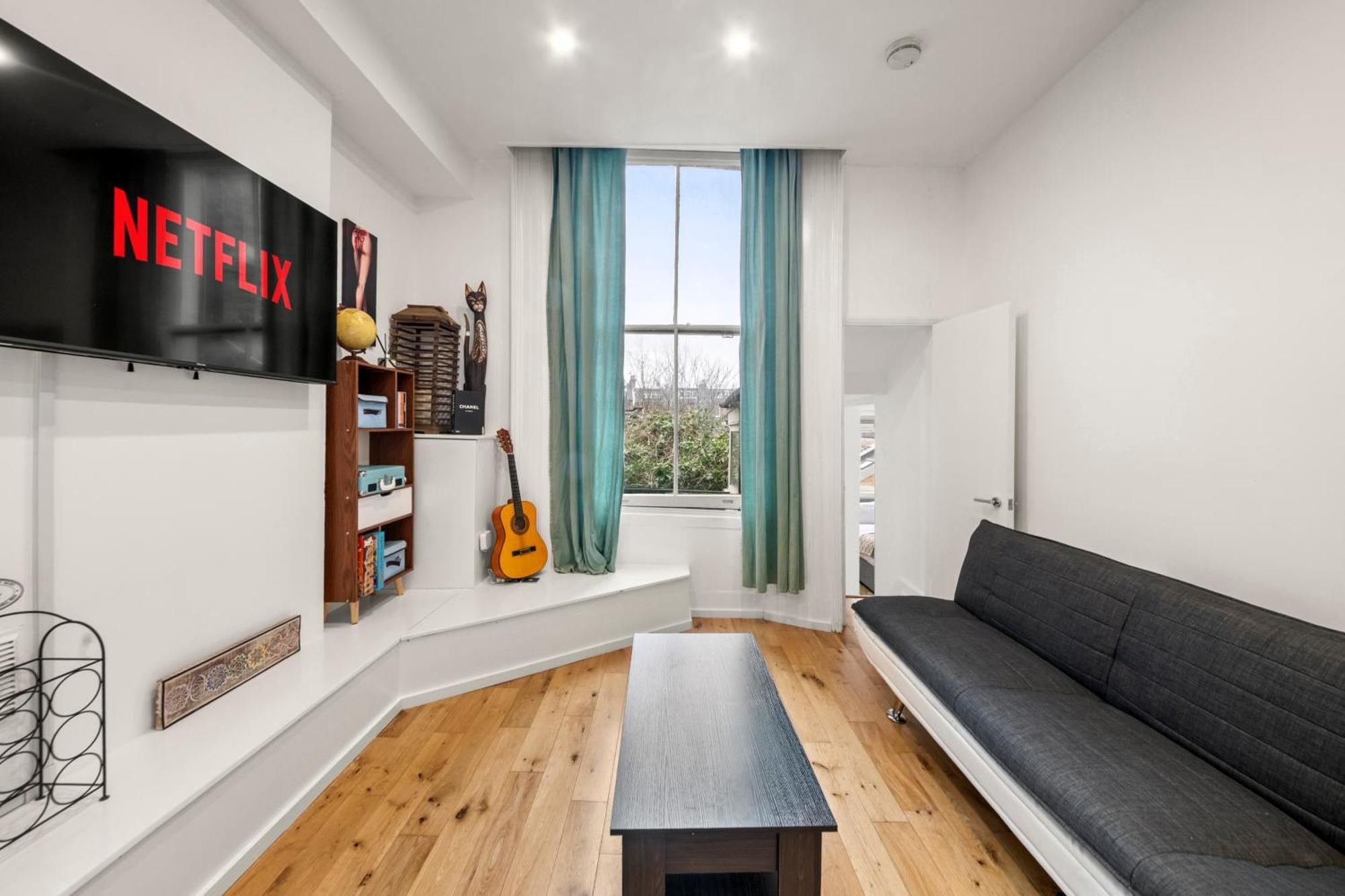 Sg, Elegant In Paddington Apartment