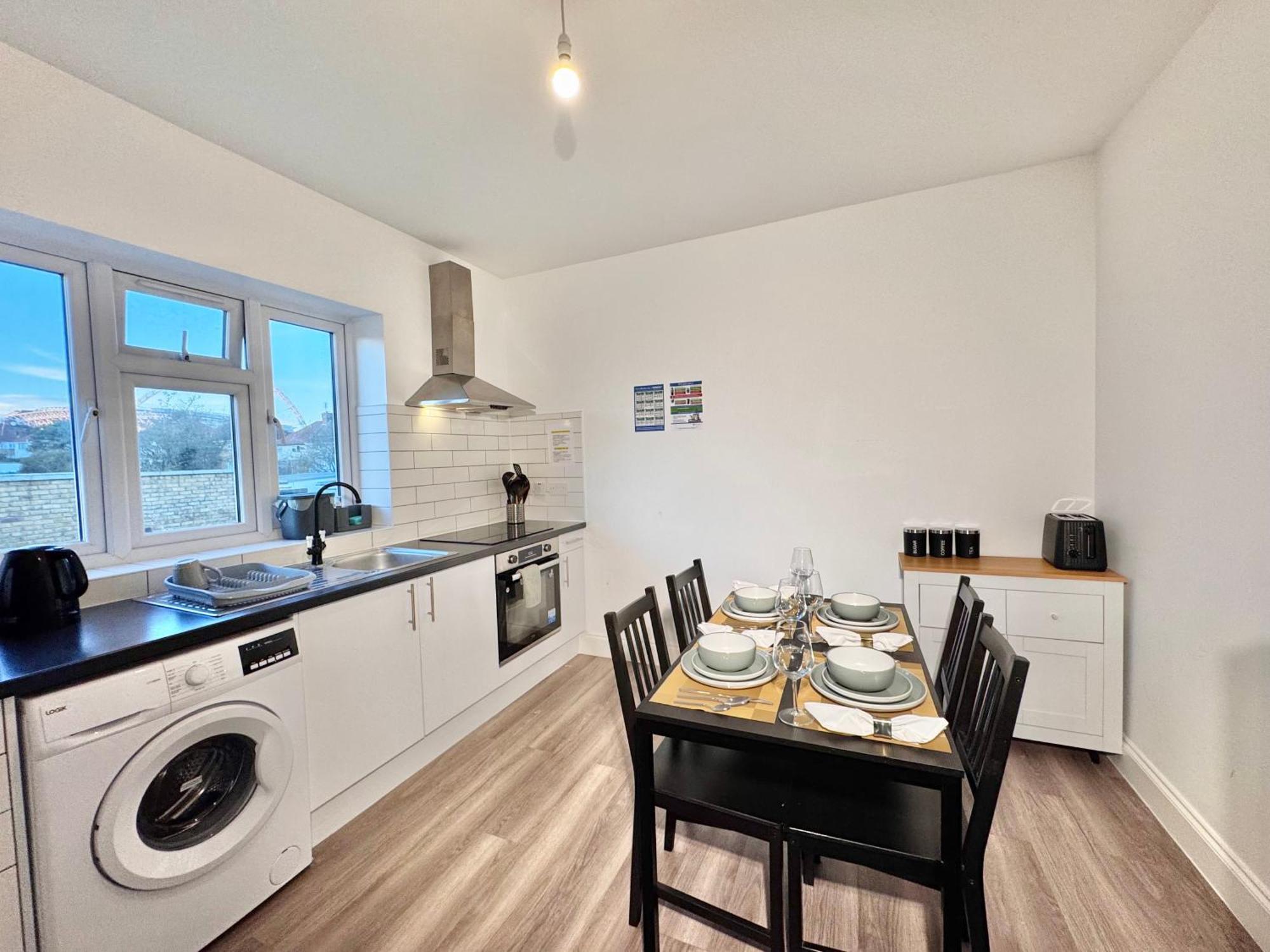 Convenient 2-bed 30min To *